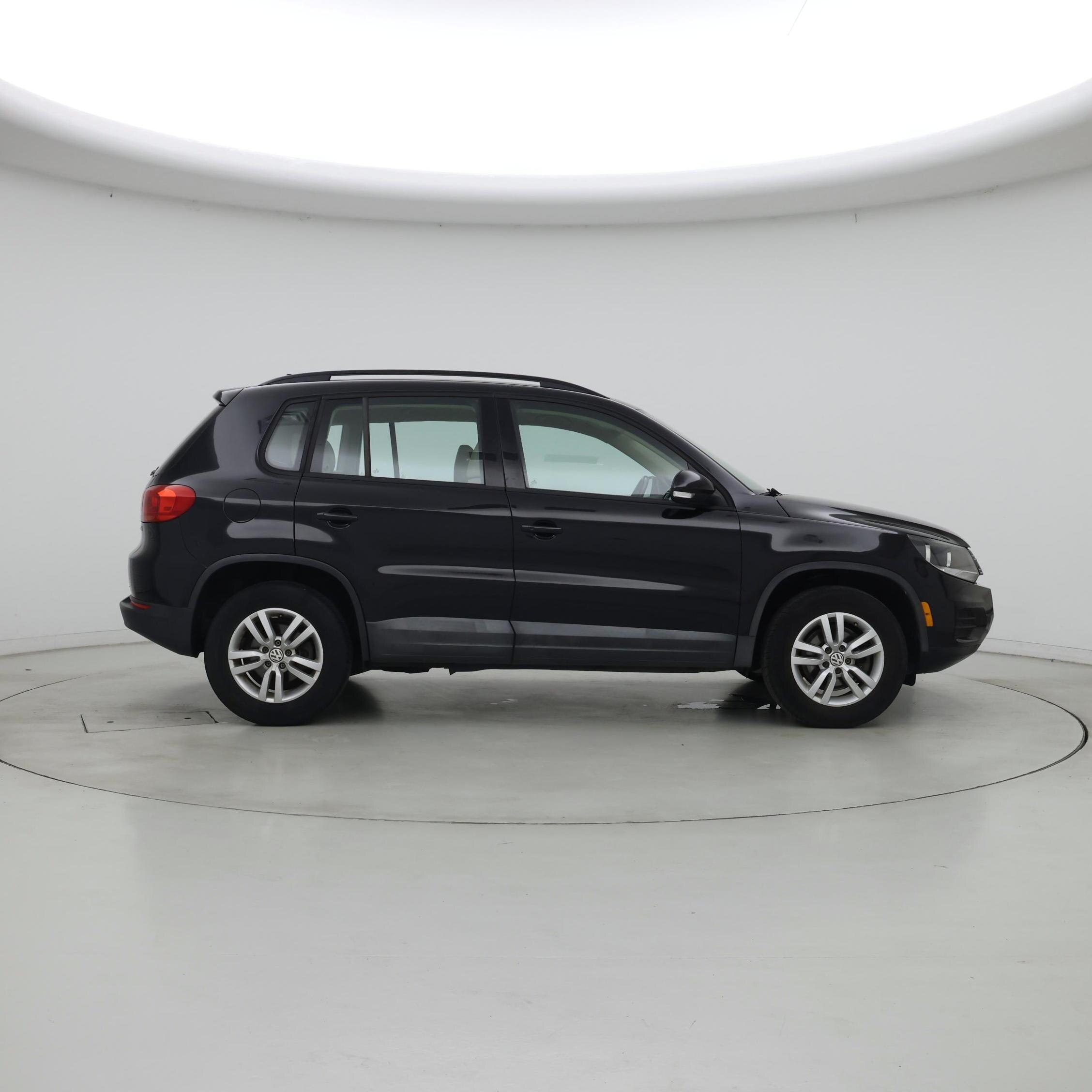 Thumbnail: 2017 Volkswagen Tiguan - 7