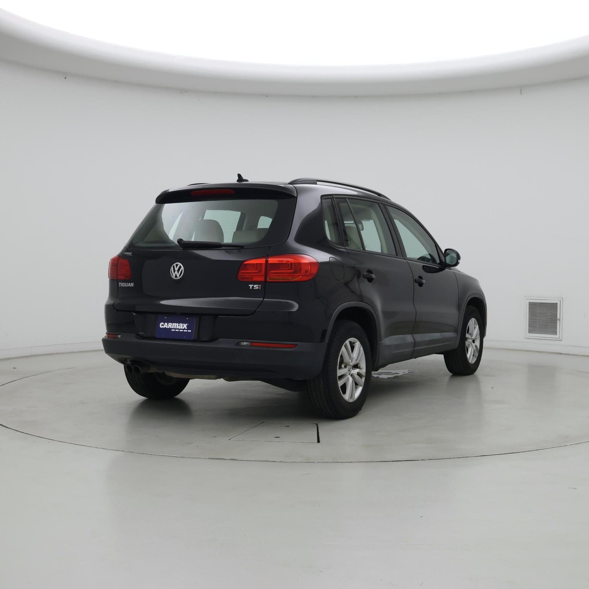 Thumbnail: 2017 Volkswagen Tiguan - 8