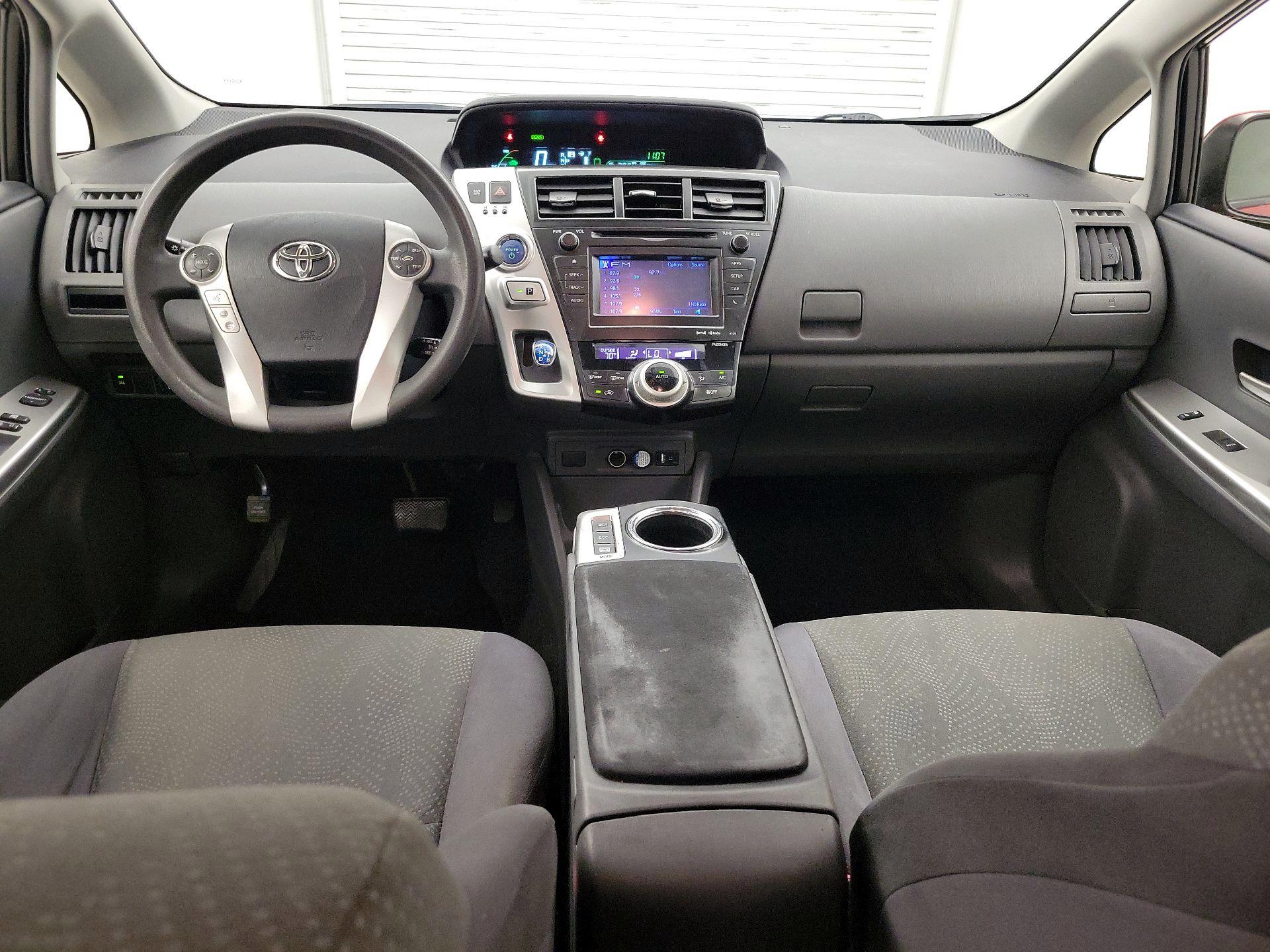 Thumbnail: 2014 Toyota Prius v - 9