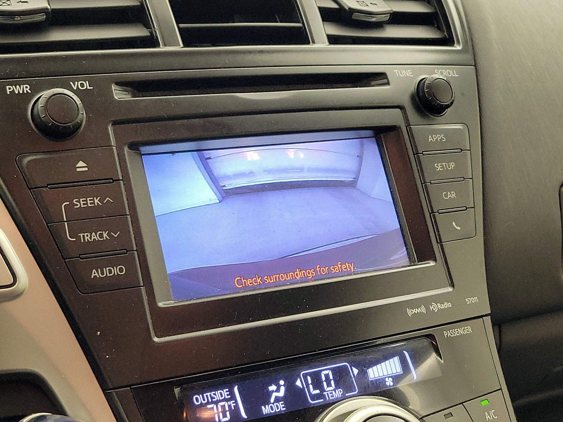 Thumbnail: 2014 Toyota Prius v - 14