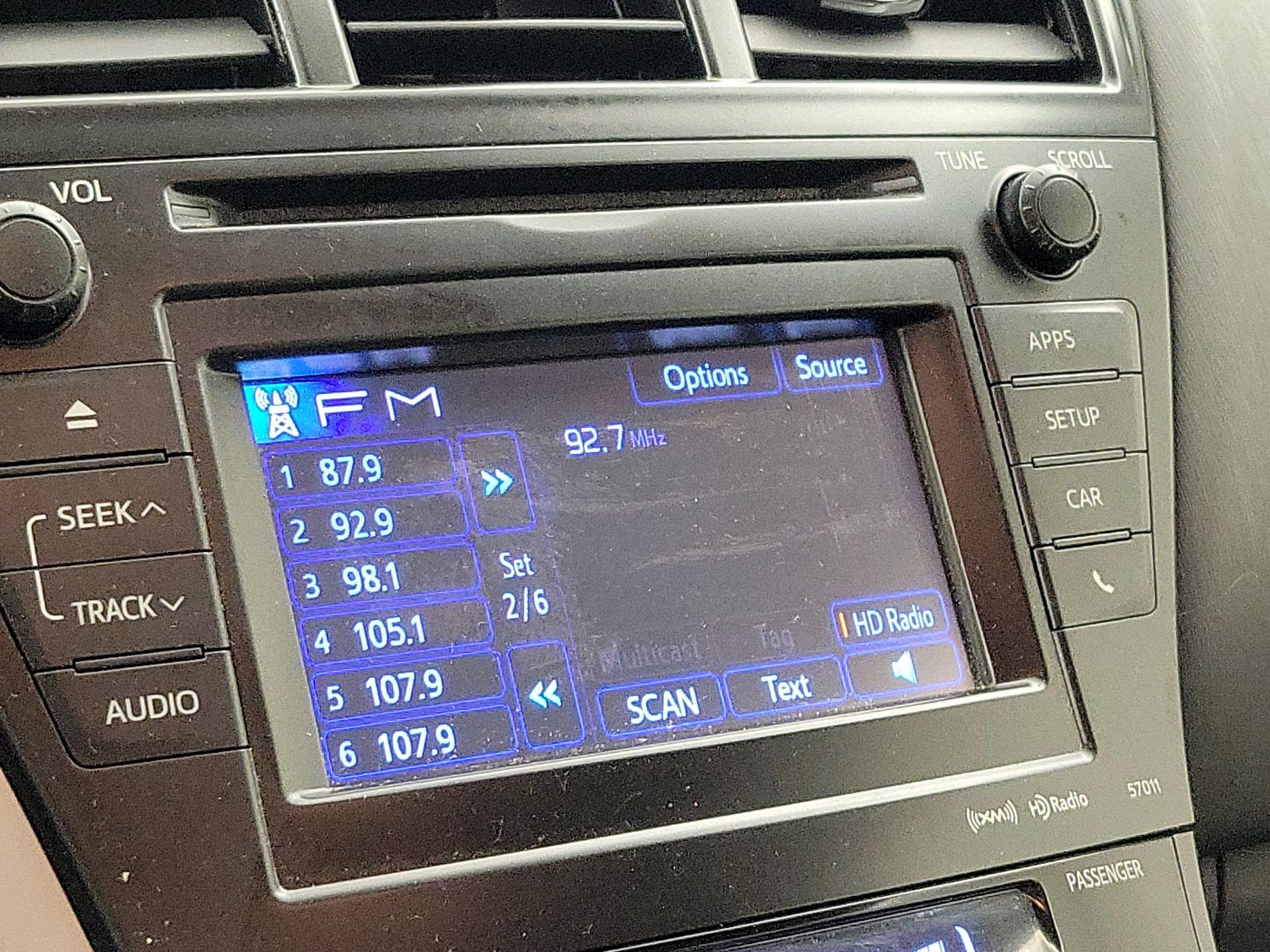 Thumbnail: 2014 Toyota Prius v - 15