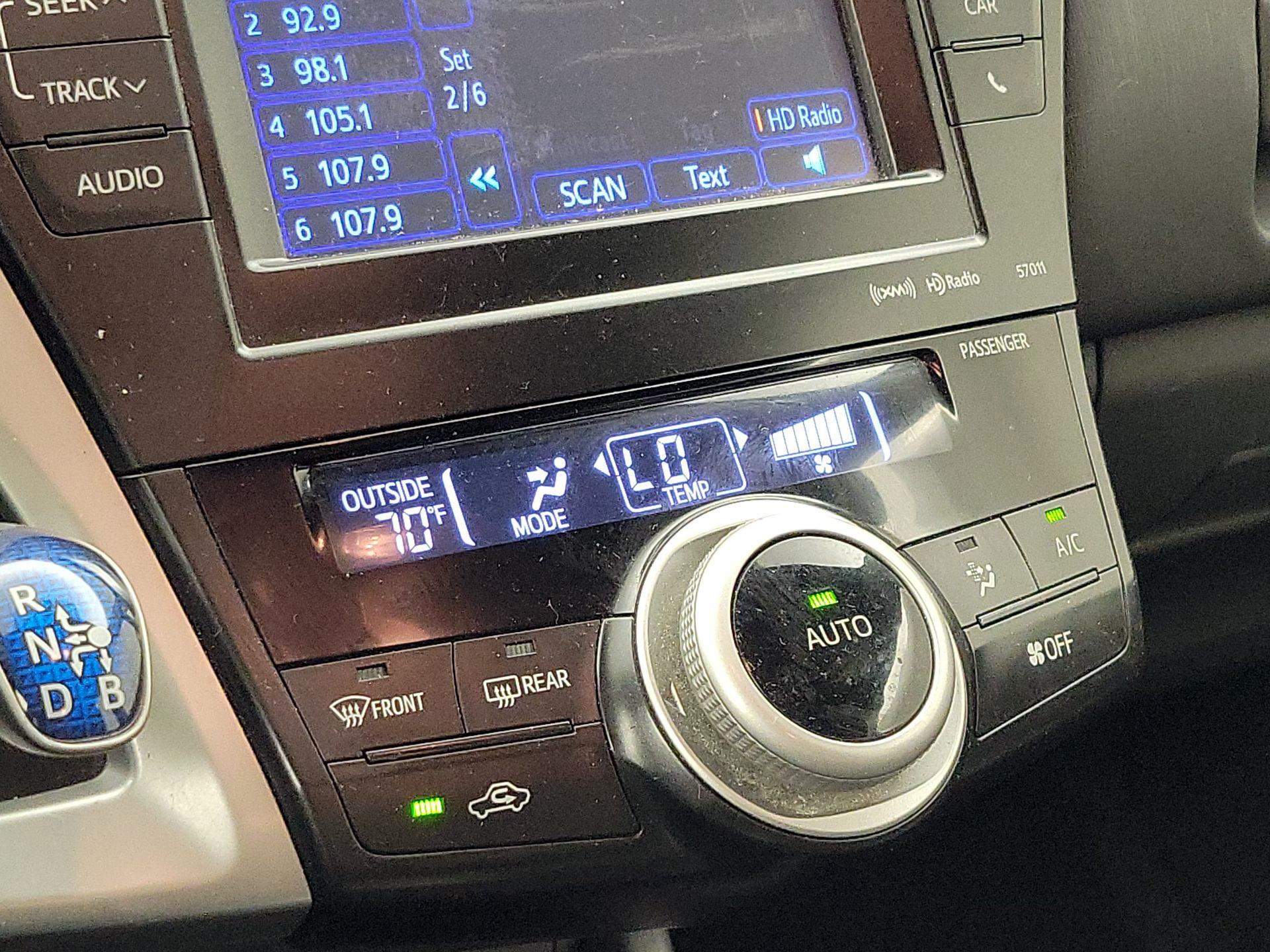 Thumbnail: 2014 Toyota Prius v - 16