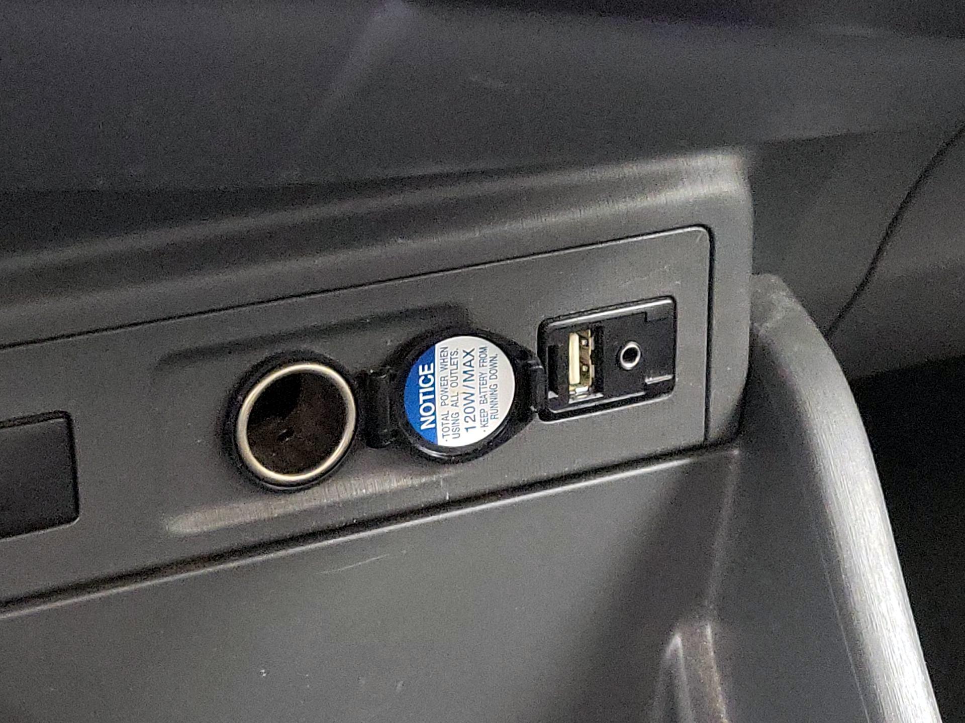 Thumbnail: 2014 Toyota Prius v - 18