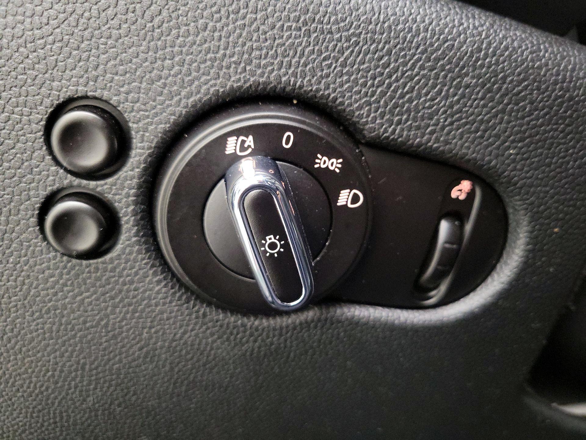 Thumbnail: 2015 MINI Cooper Hardtop - 13