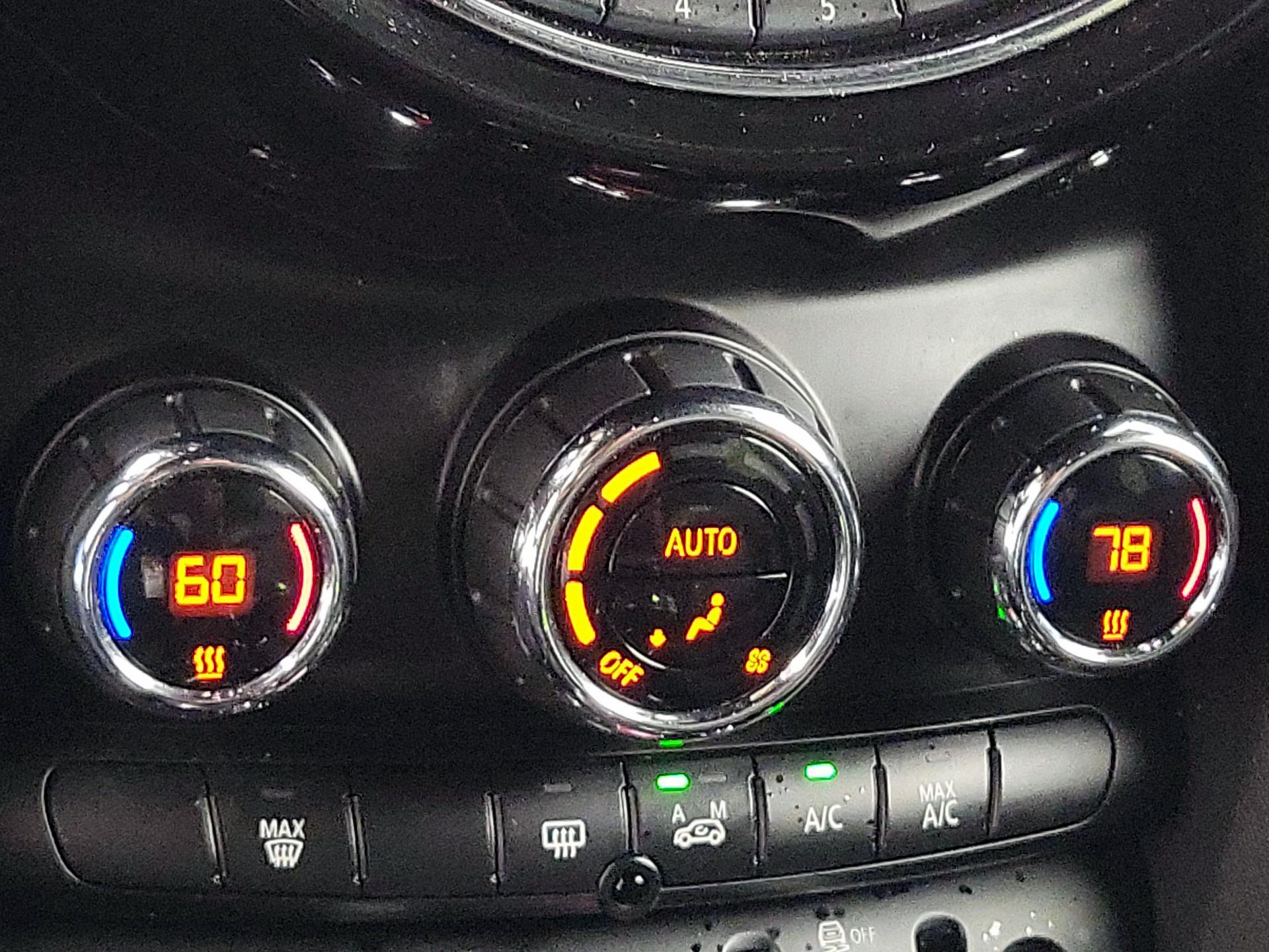 Thumbnail: 2015 MINI Cooper Hardtop - 15
