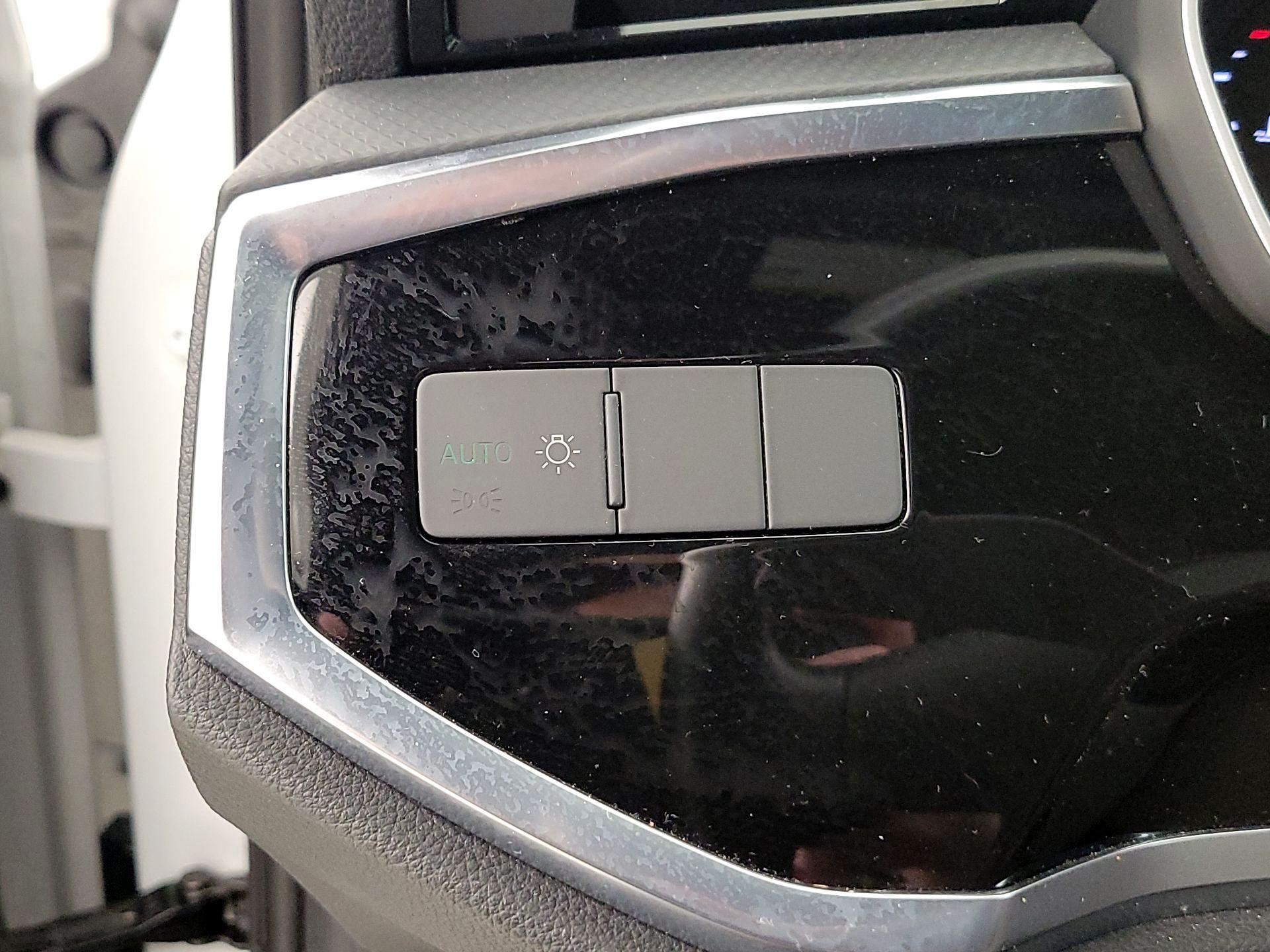 Thumbnail: 2020 Audi Q3 - 13