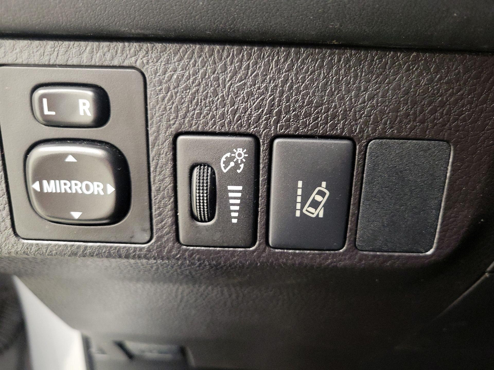 Thumbnail: 2018 Toyota RAV4 - 13