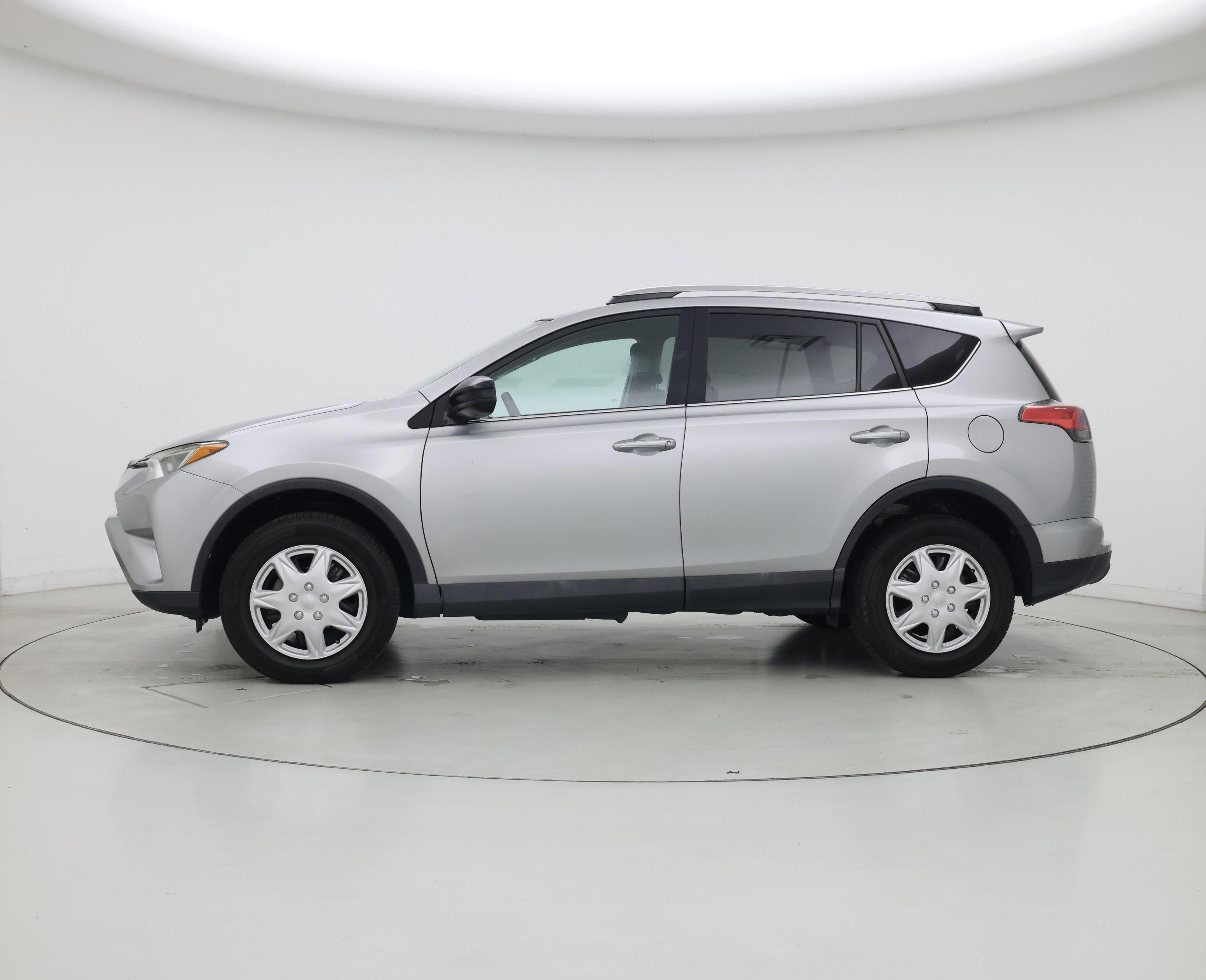 Thumbnail: 2018 Toyota RAV4 - 3