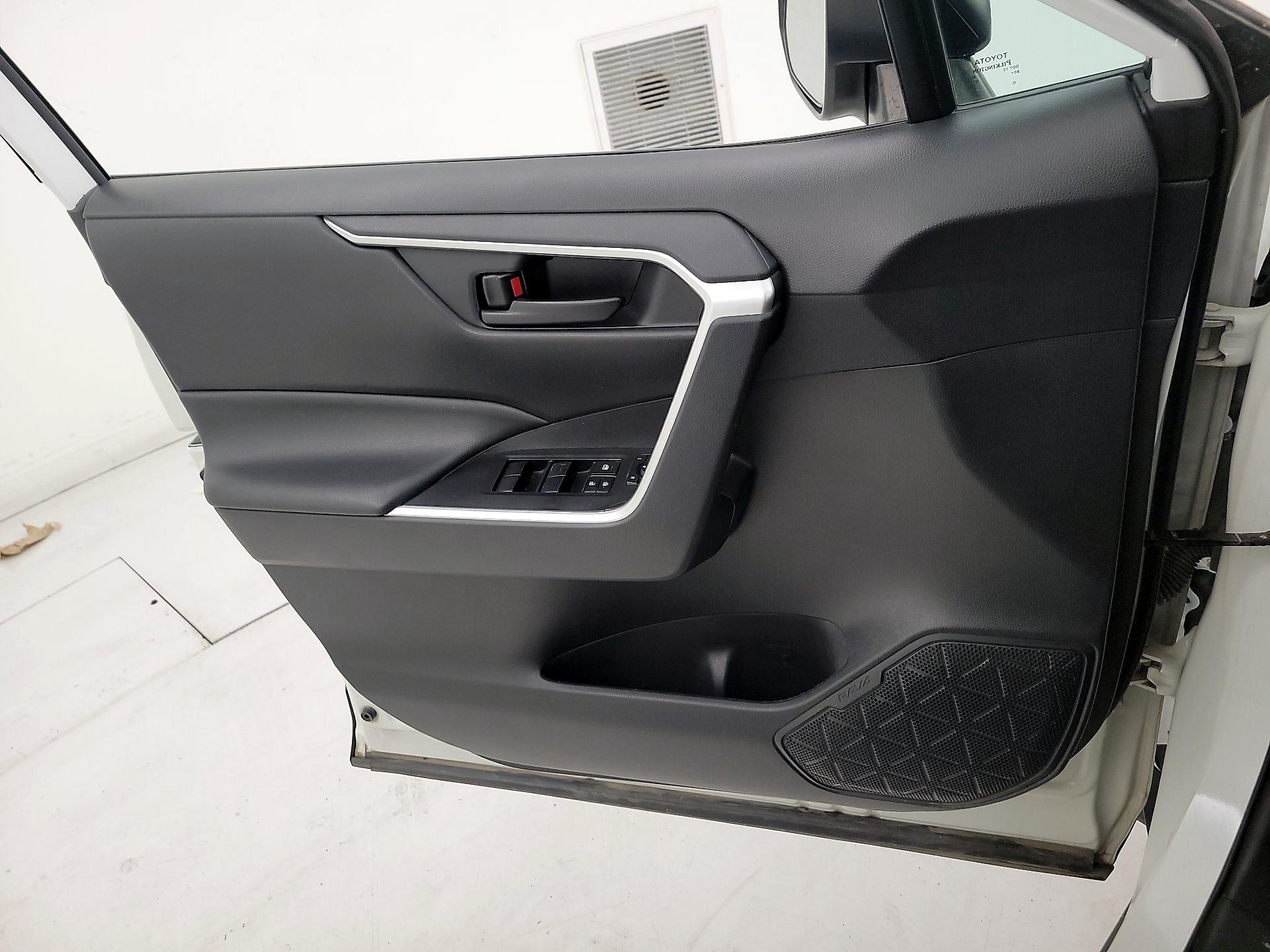 Thumbnail: 2021 Toyota RAV4 - 12