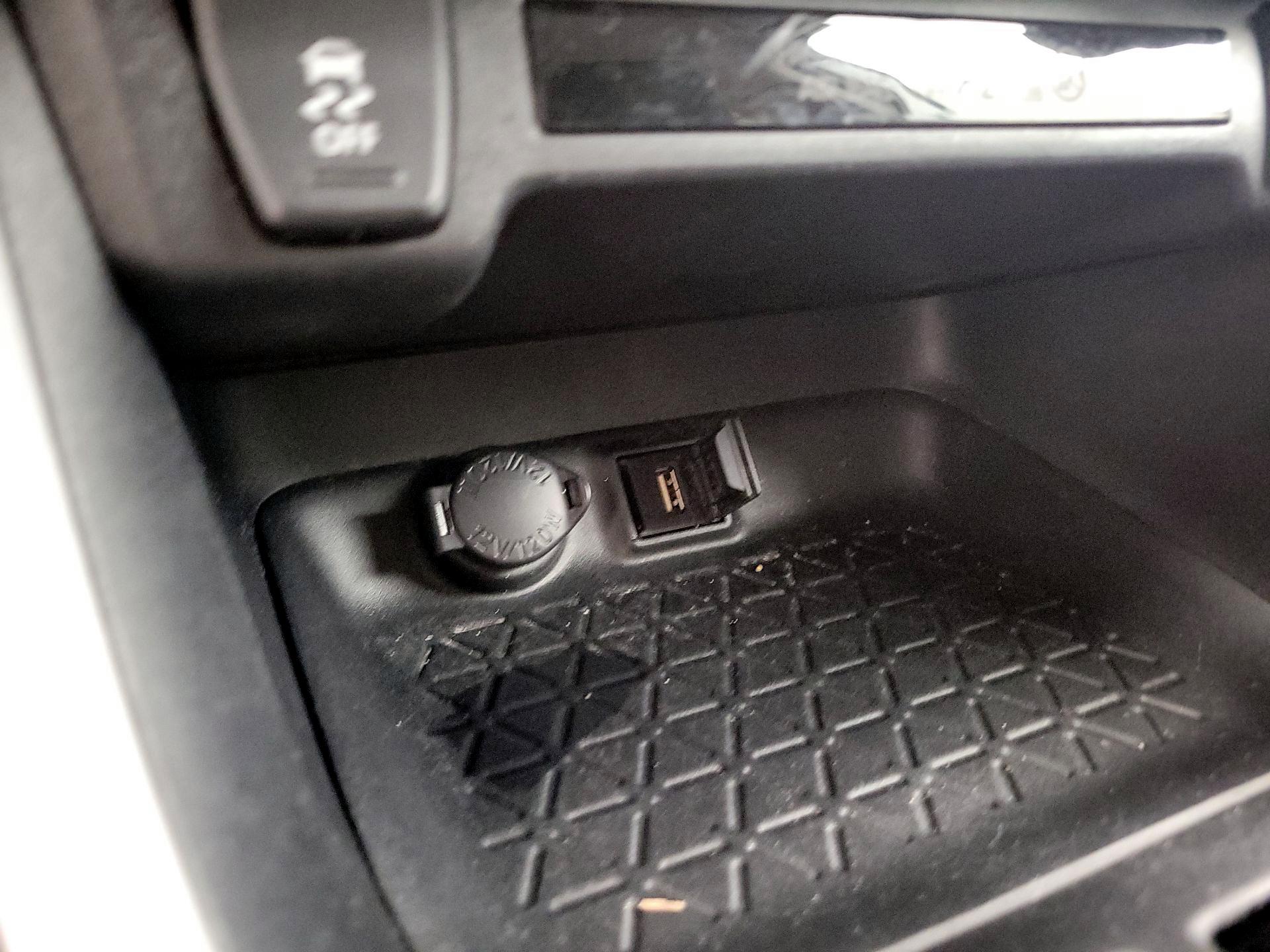 Thumbnail: 2021 Toyota RAV4 - 18