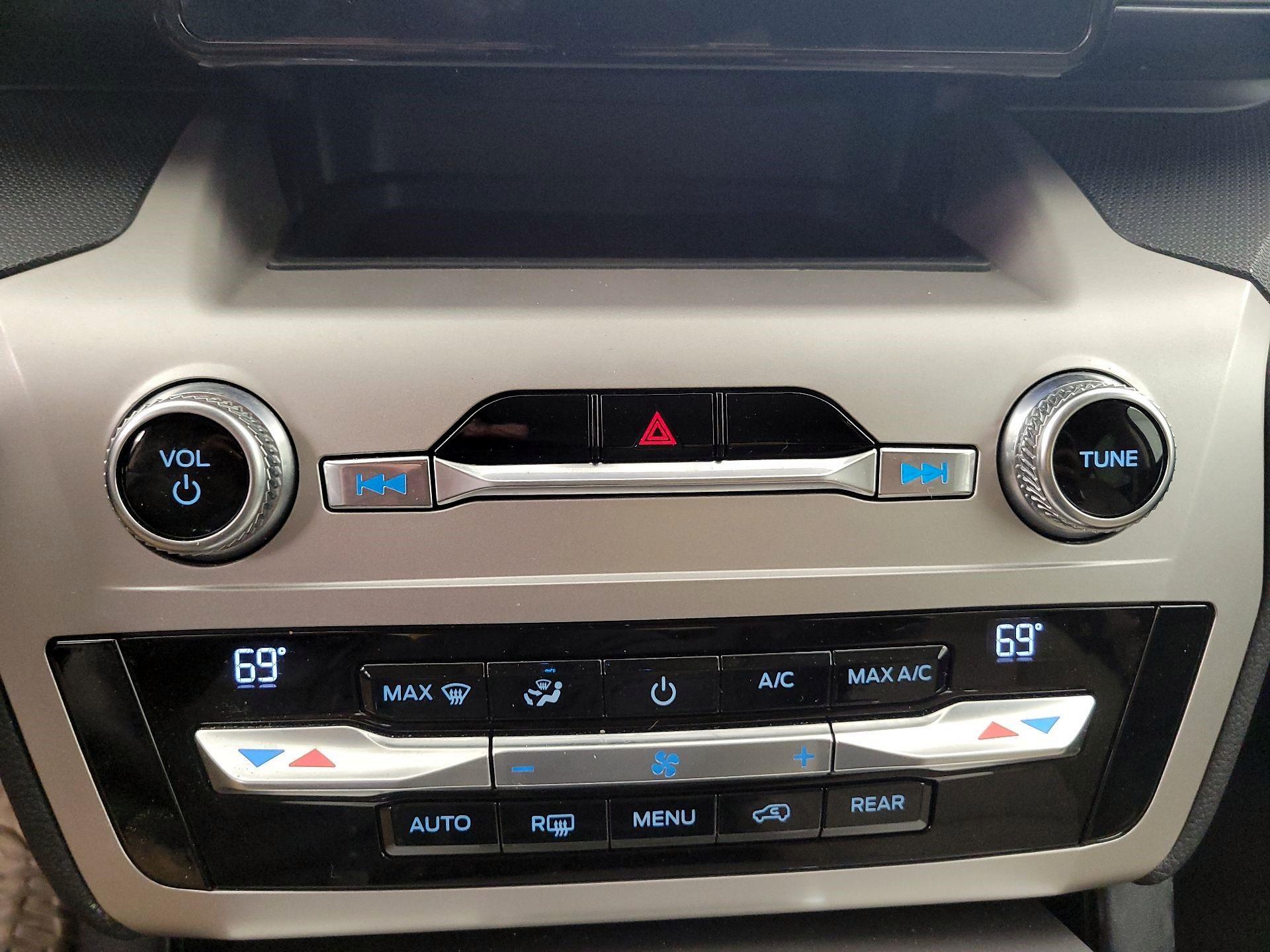 Thumbnail: 2021 Ford Explorer - 14