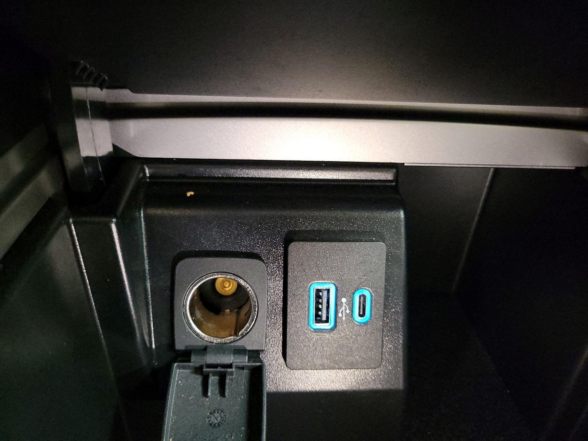 Thumbnail: 2021 Ford Explorer - 16