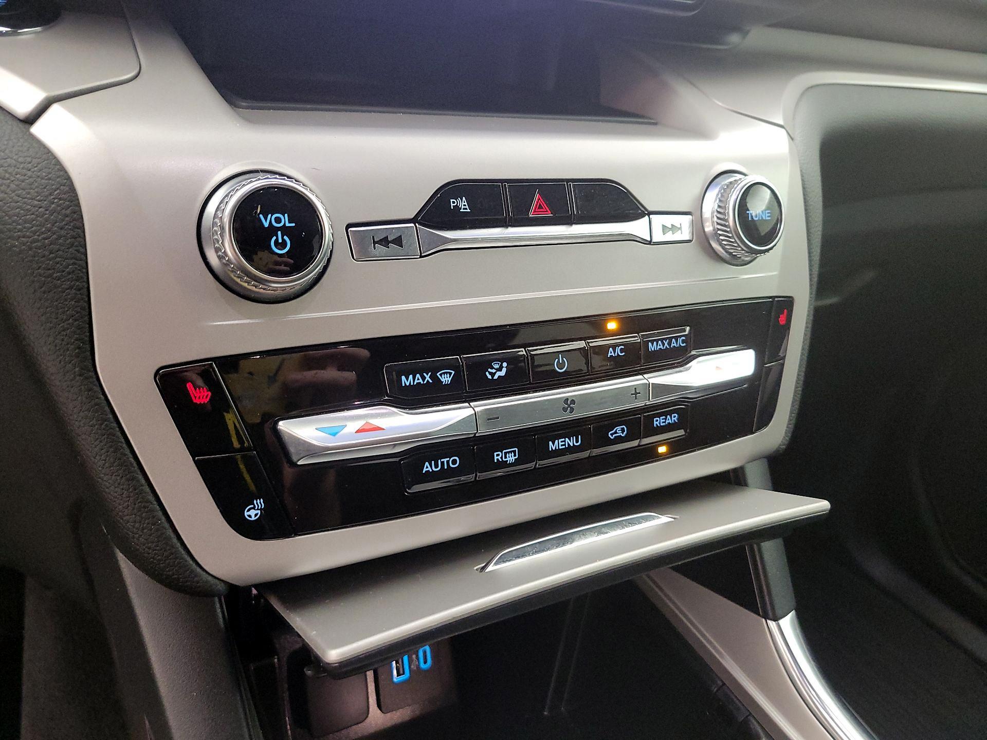 Thumbnail: 2024 Ford Explorer - 15