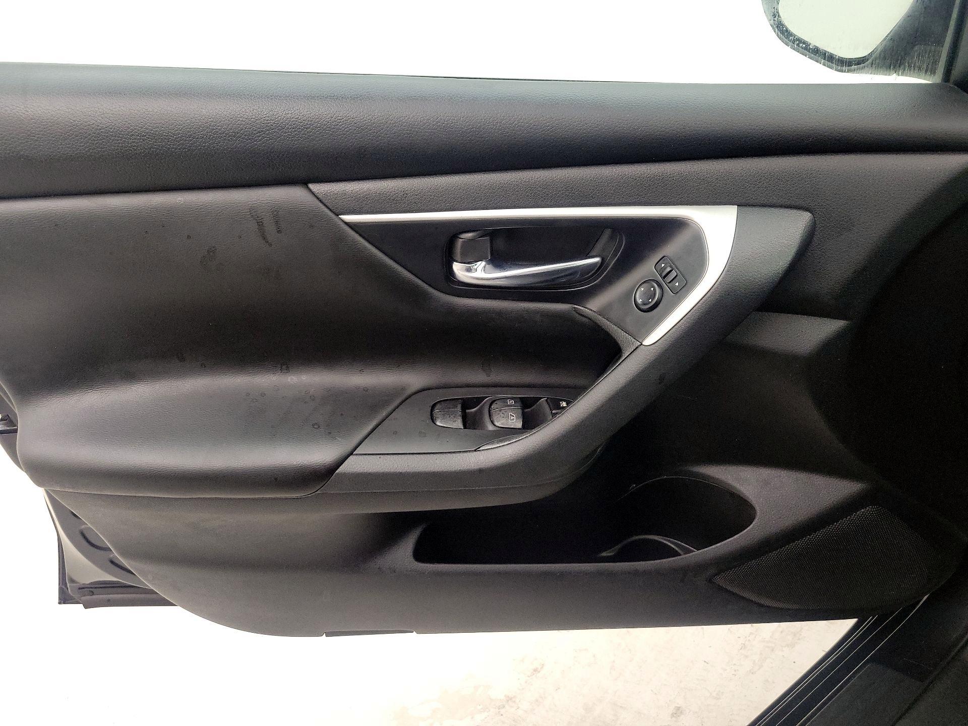 Thumbnail: 2018 Nissan Altima - 12