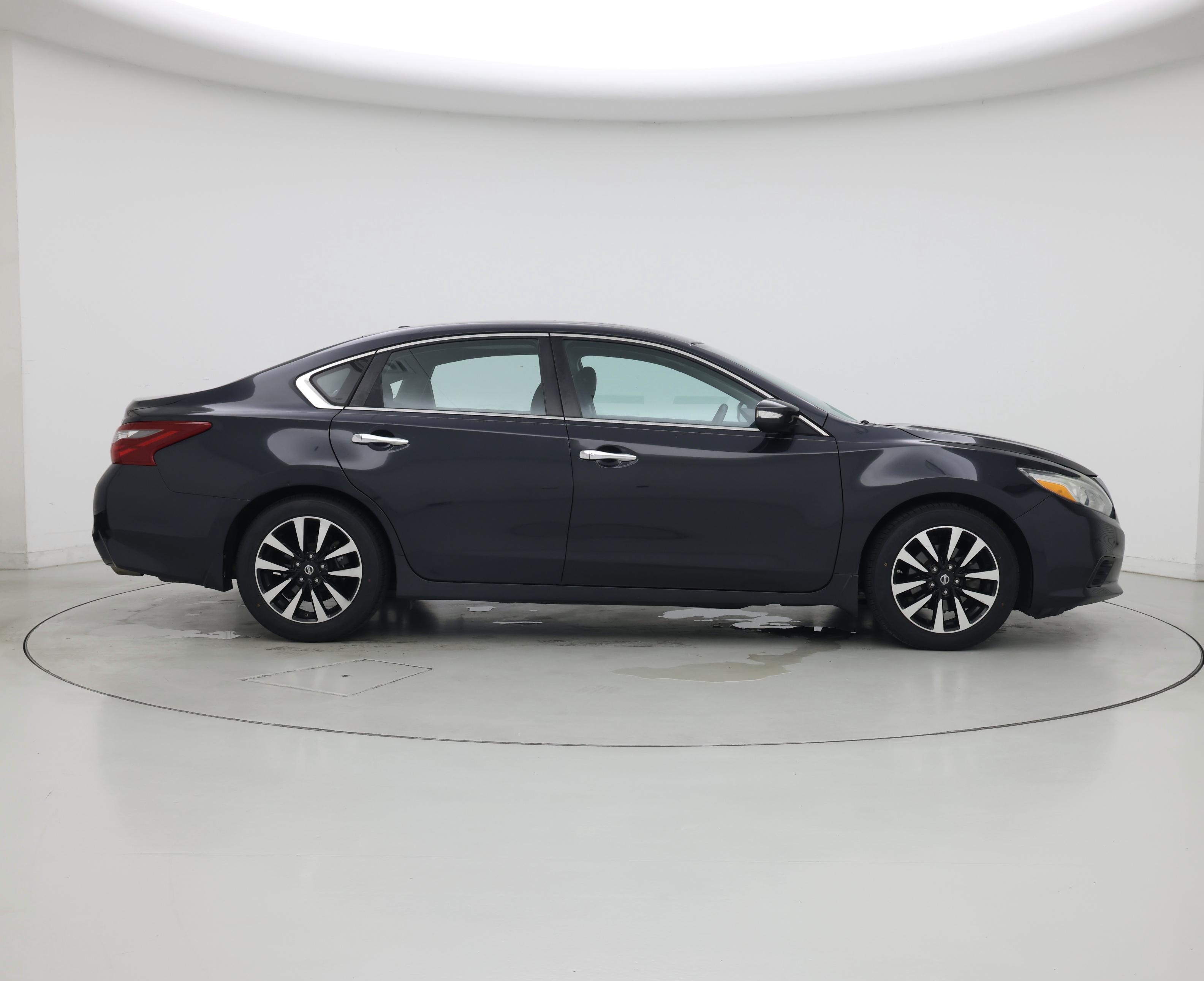Thumbnail: 2018 Nissan Altima - 7
