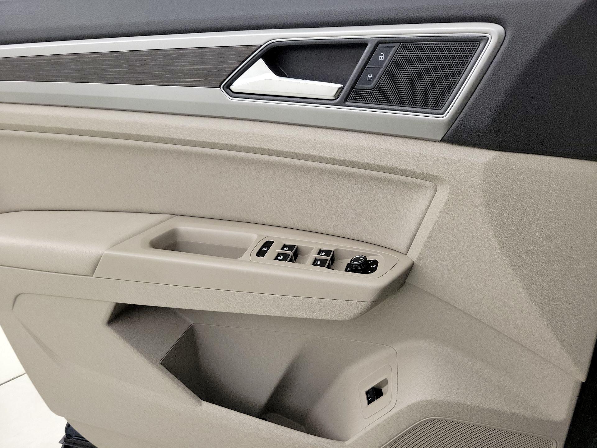 Thumbnail: 2018 Volkswagen Atlas - 12