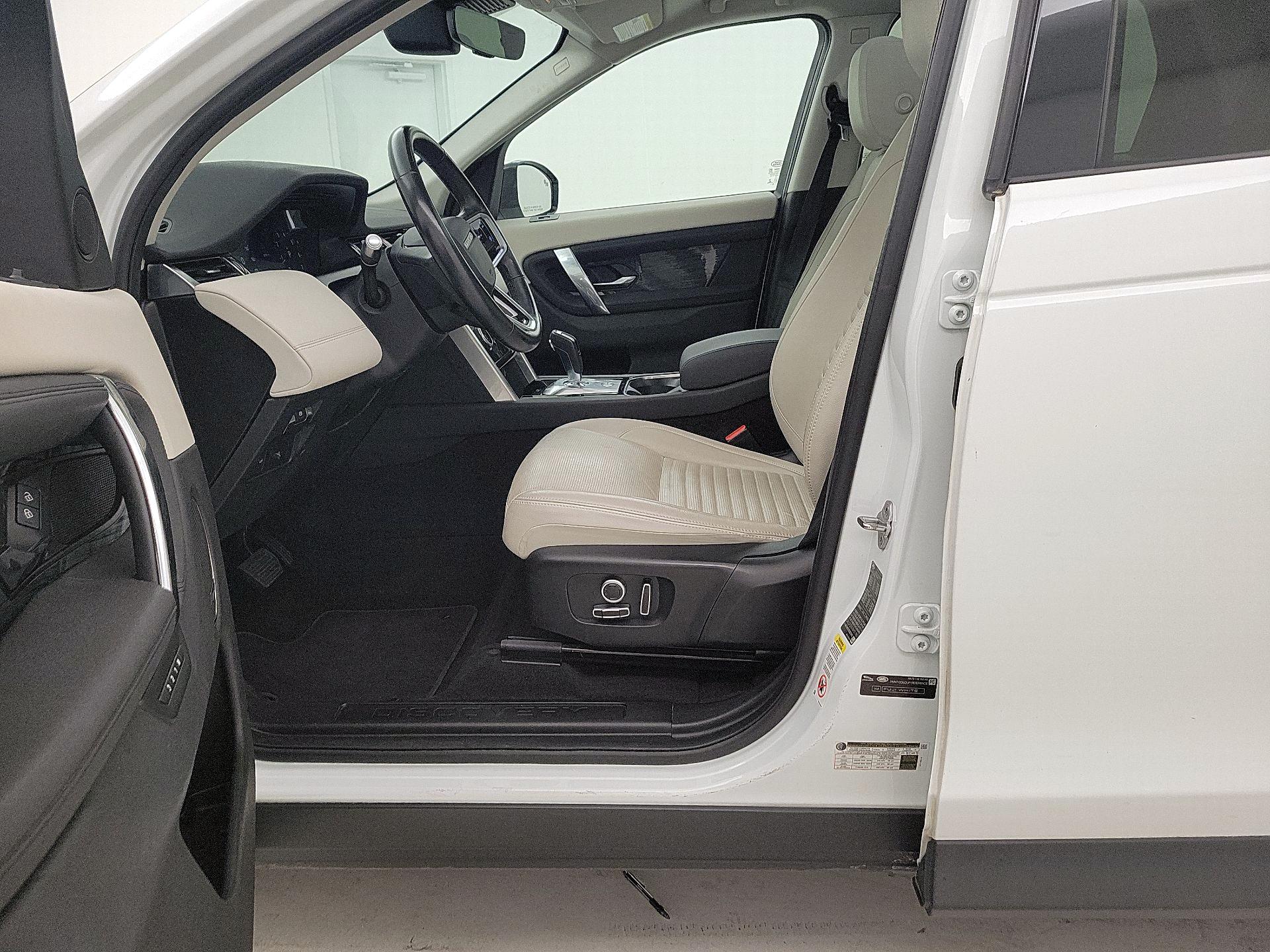 Thumbnail: 2022 Land Rover Discovery Sport - 9