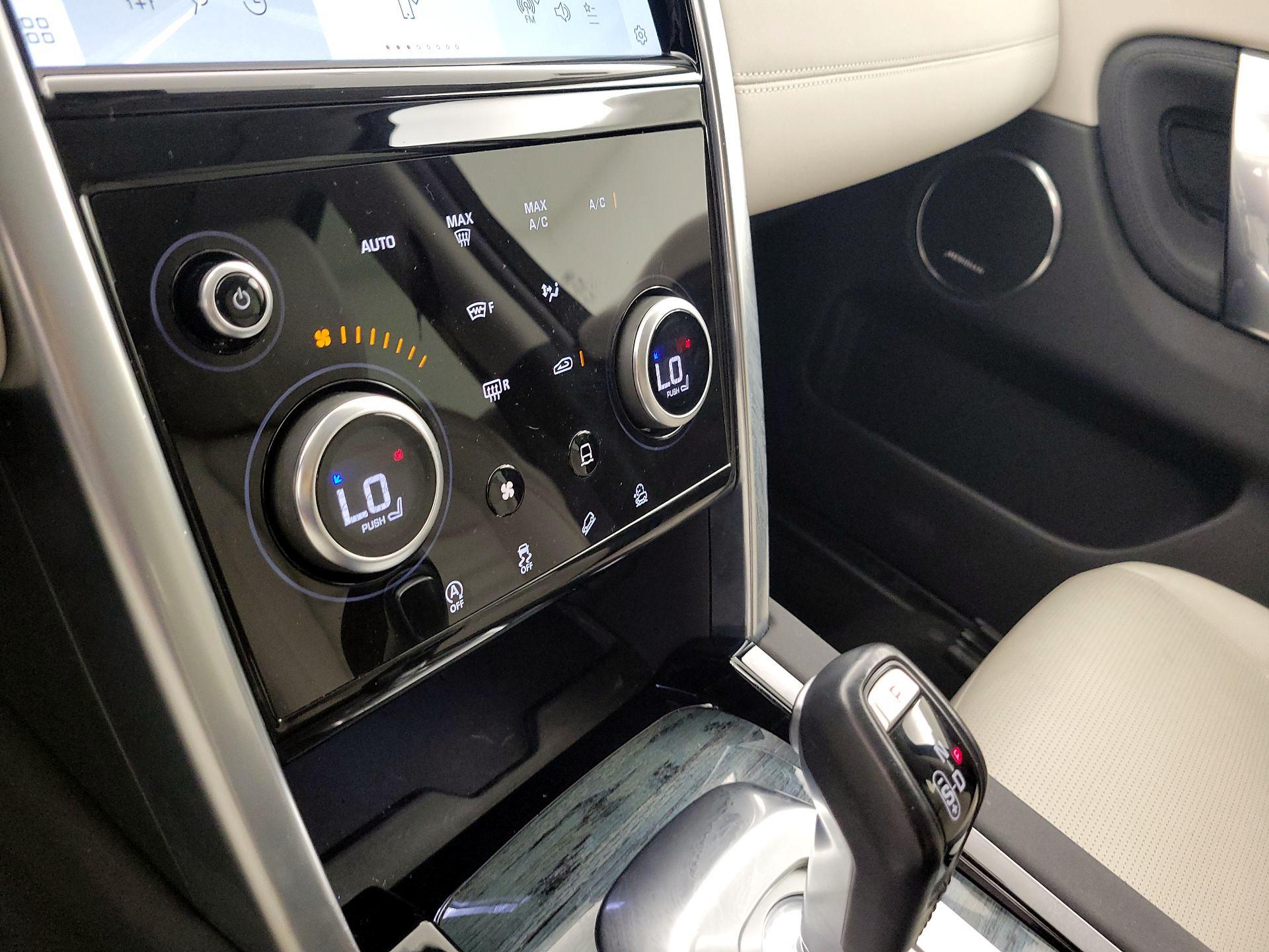 Thumbnail: 2022 Land Rover Discovery Sport - 15