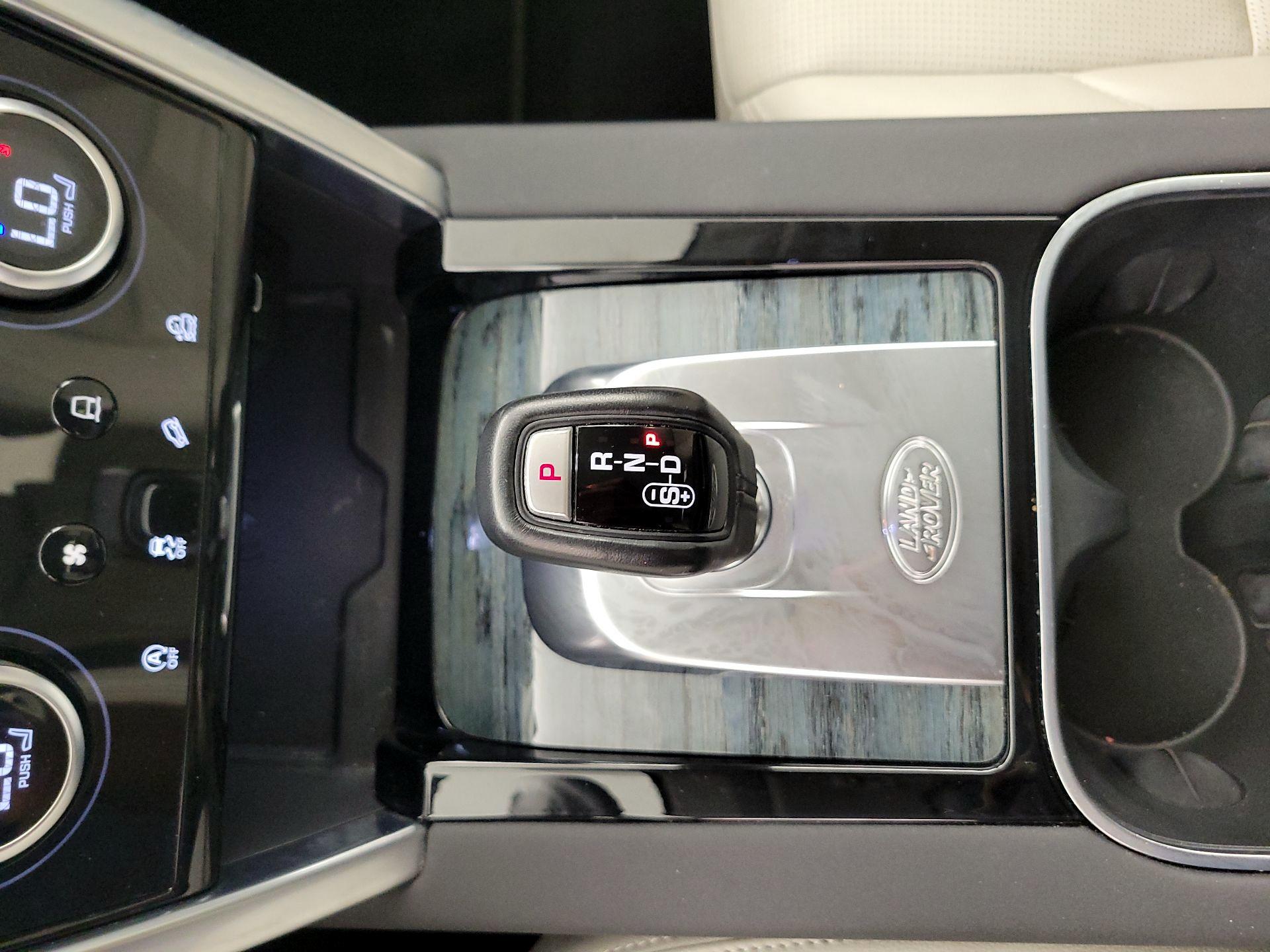 Thumbnail: 2022 Land Rover Discovery Sport - 16