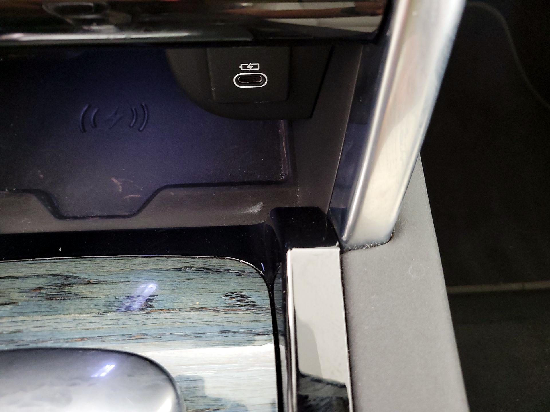 Thumbnail: 2022 Land Rover Discovery Sport - 17