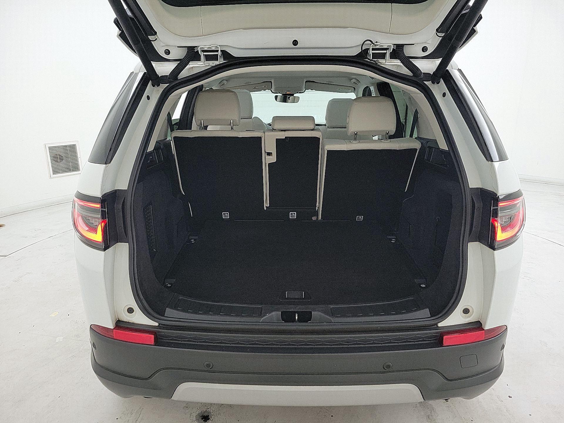 Thumbnail: 2022 Land Rover Discovery Sport - 20