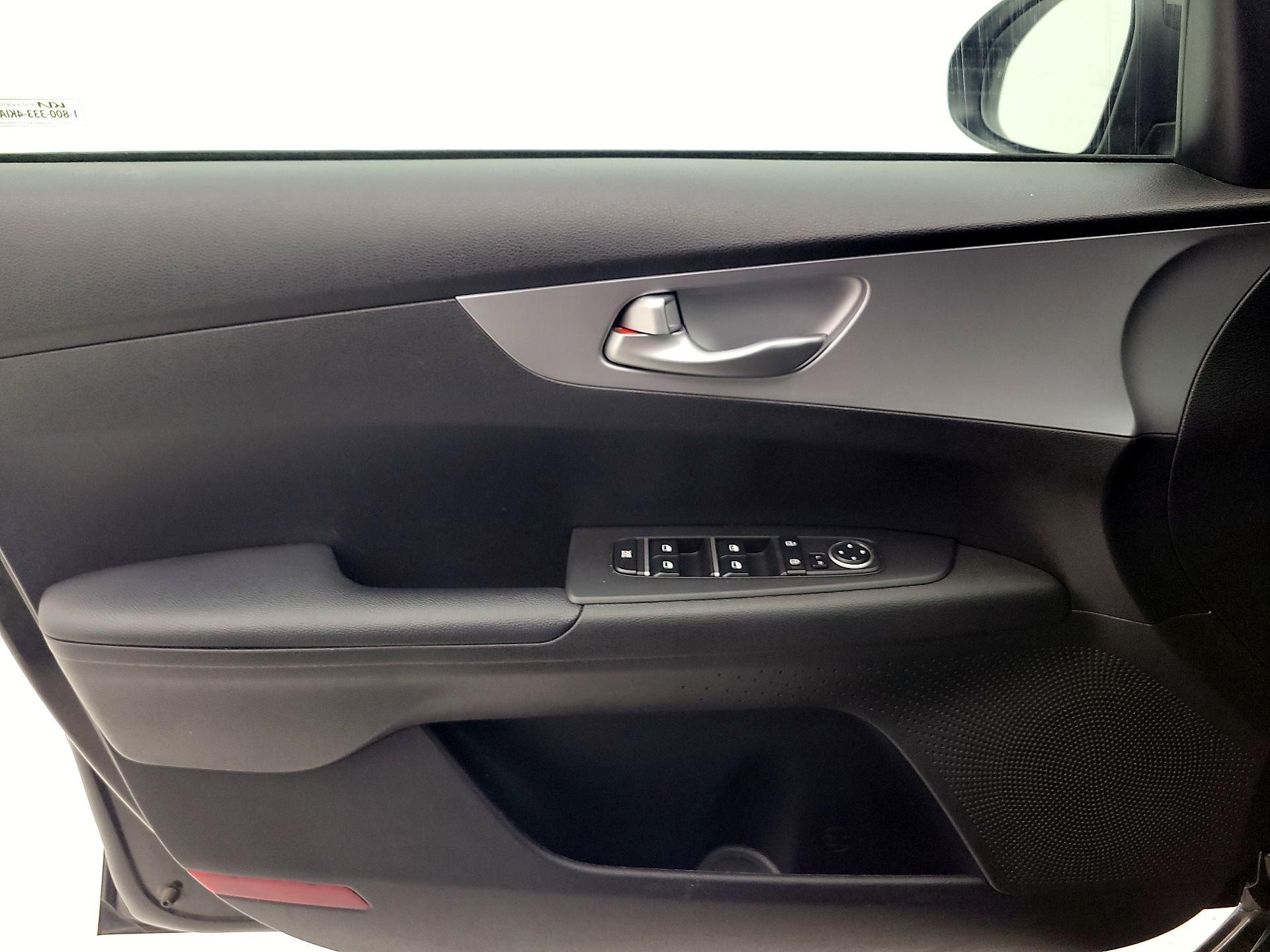 Thumbnail: 2023 Kia Forte - 12