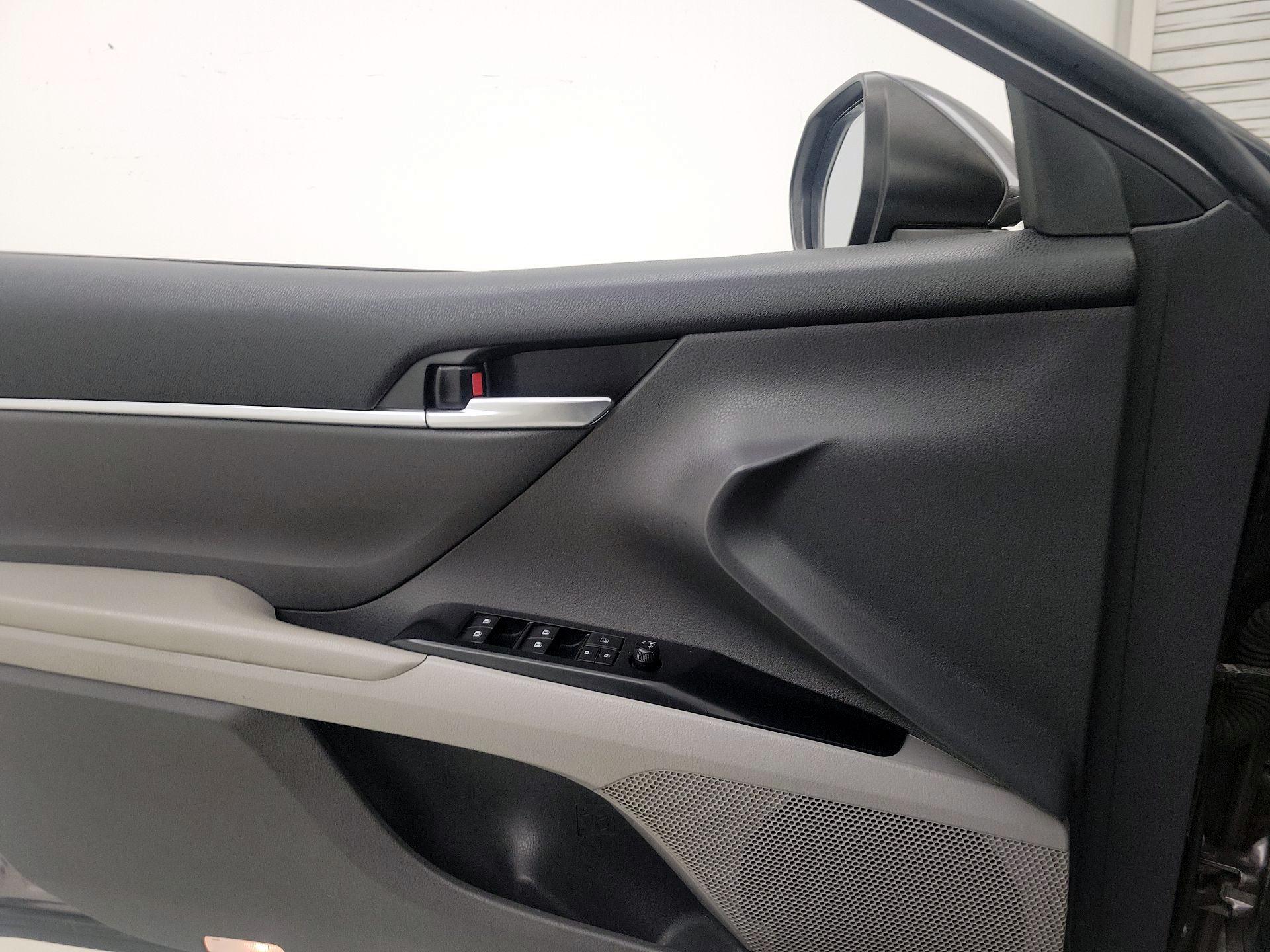 Thumbnail: 2019 Toyota Camry - 12