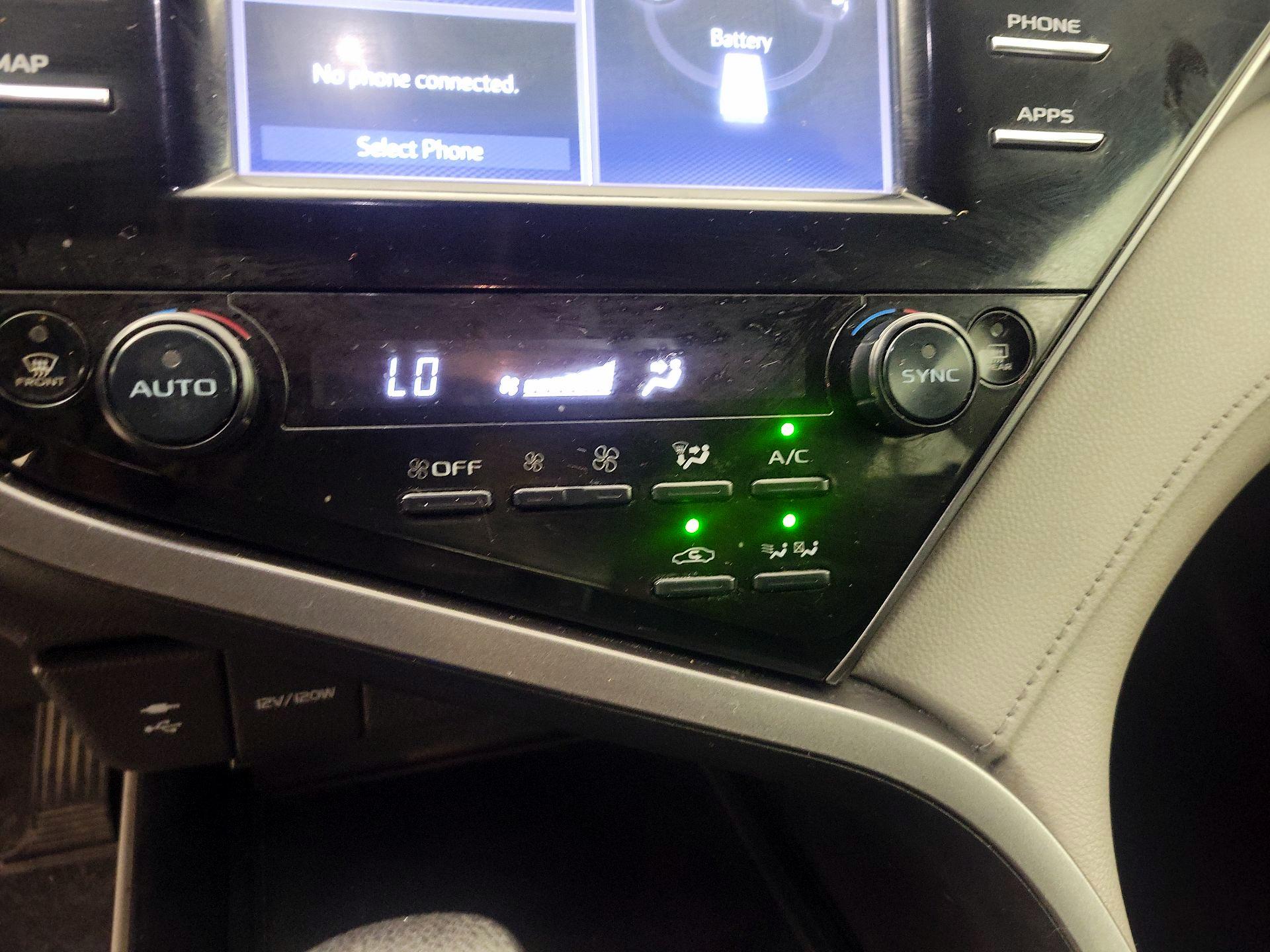 Thumbnail: 2019 Toyota Camry - 16