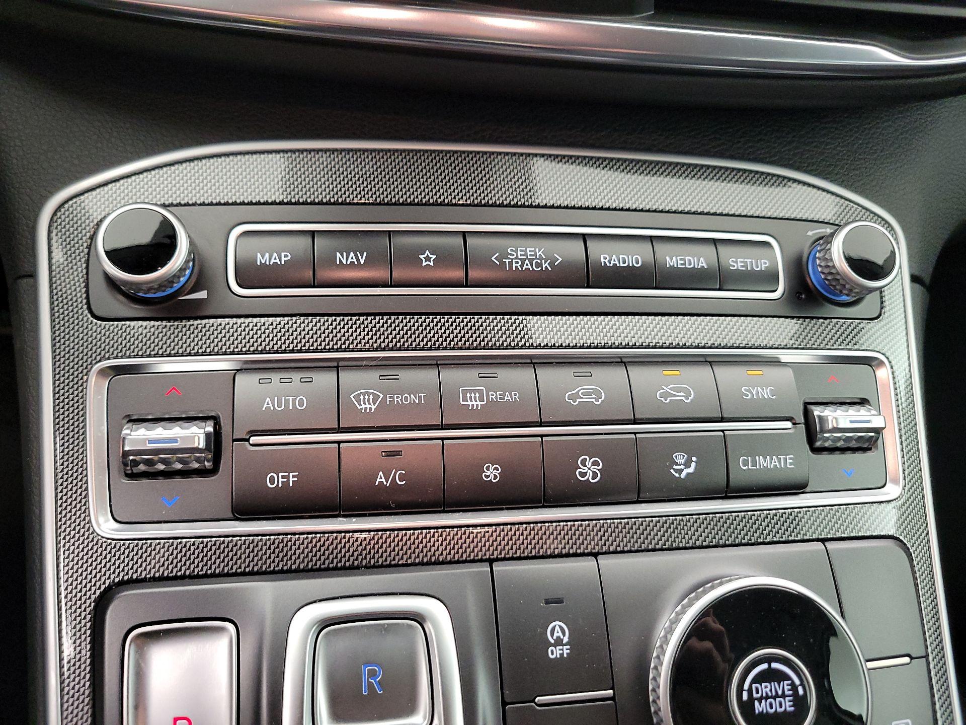 Thumbnail: 2023 Hyundai Santa Fe - 17