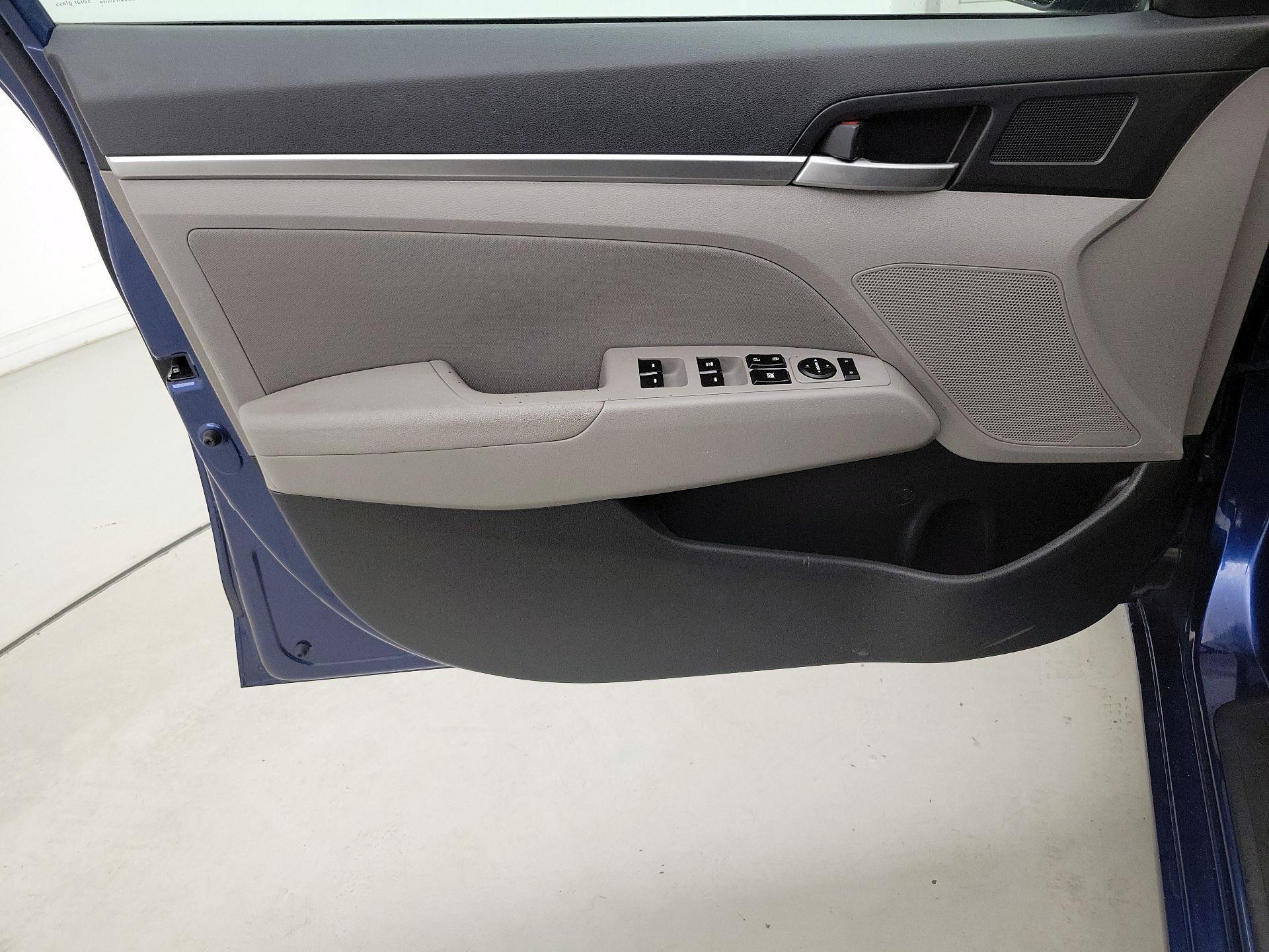 Thumbnail: 2019 Hyundai Elantra - 12