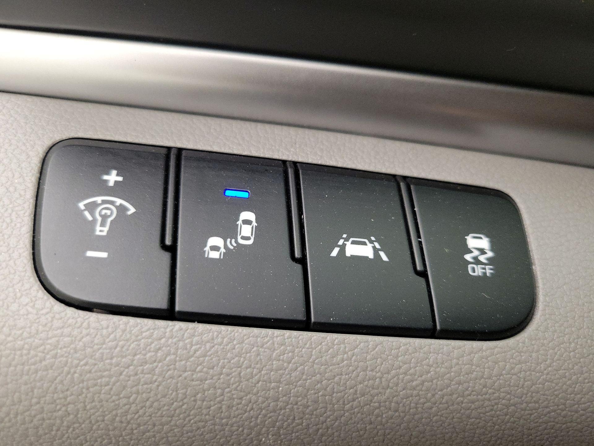 Thumbnail: 2019 Hyundai Elantra - 13