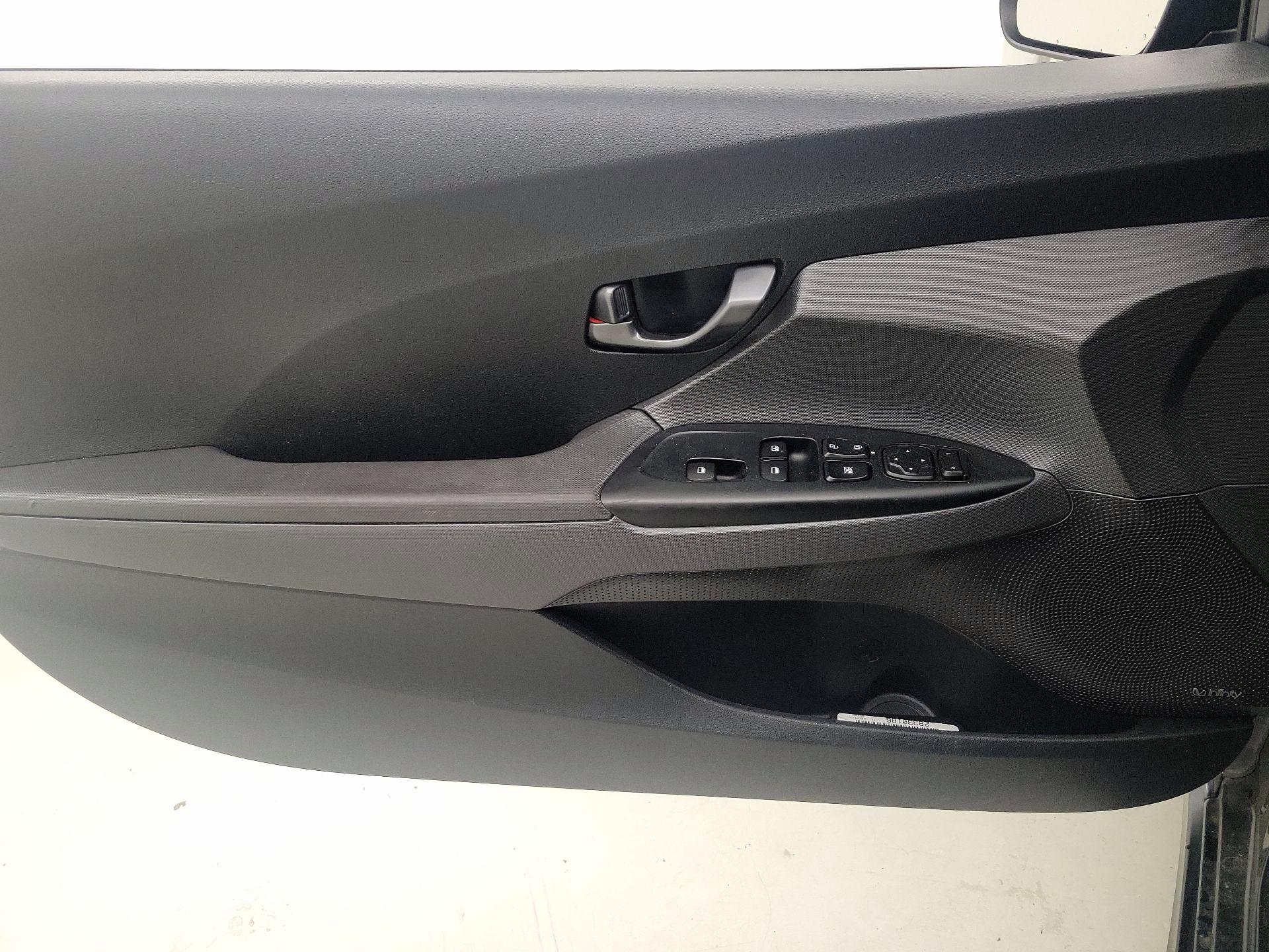 Thumbnail: 2019 Hyundai Veloster - 12