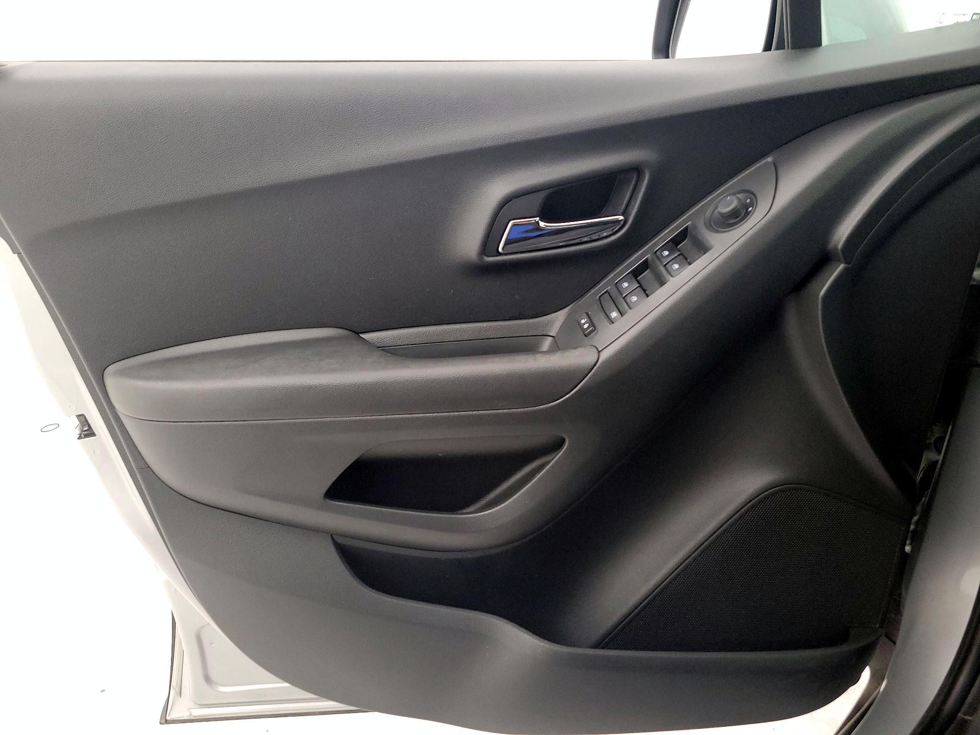 Thumbnail: 2021 Chevrolet Trax - 12