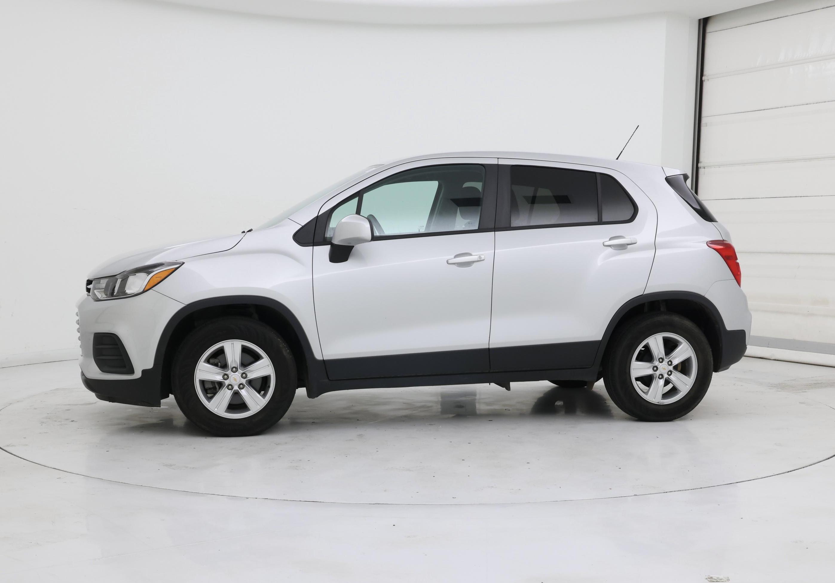 Thumbnail: 2021 Chevrolet Trax - 3