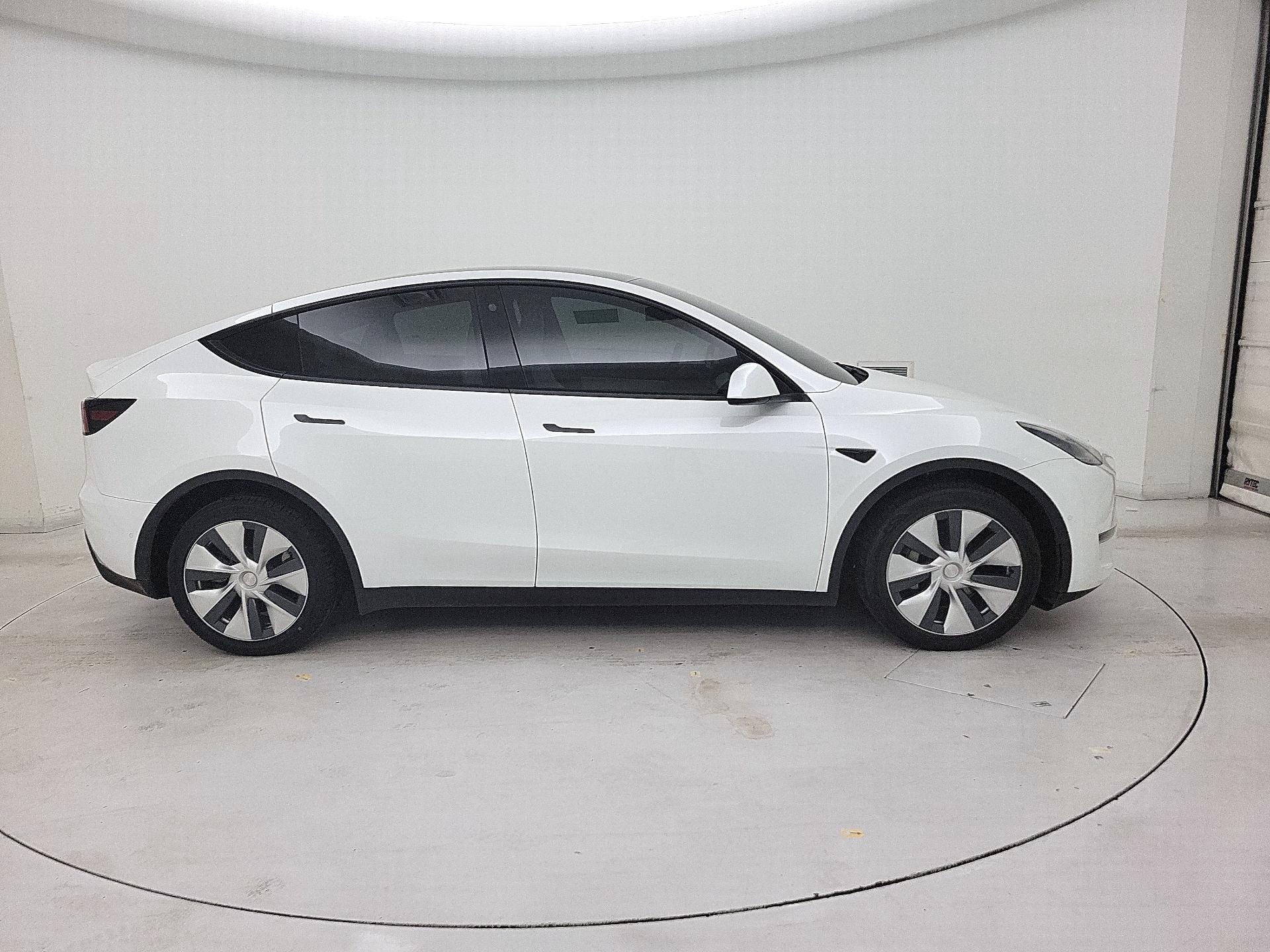 Thumbnail: 2021 Tesla Model Y - 4