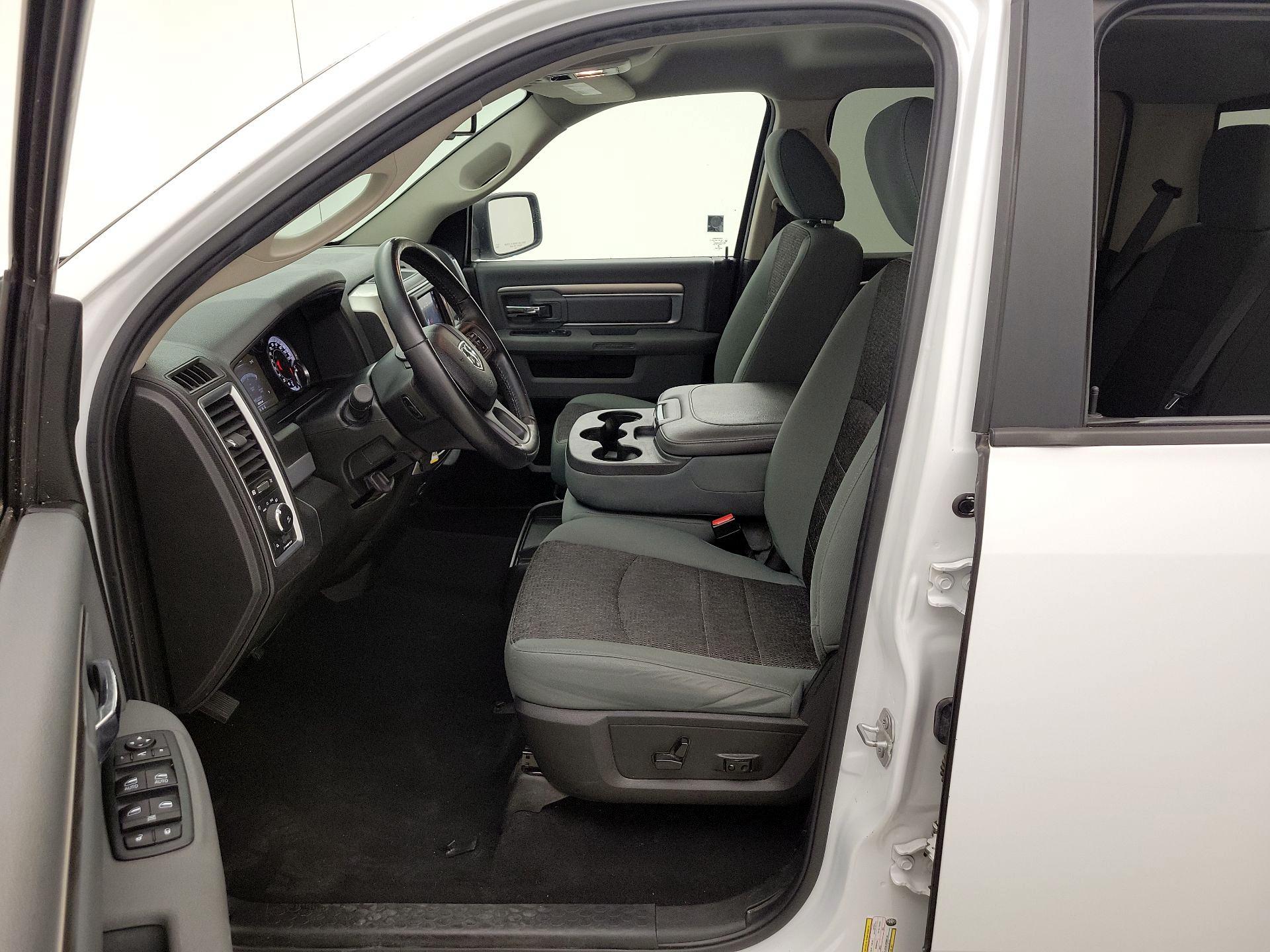 Thumbnail: 2019 RAM 1500 Classic - 11