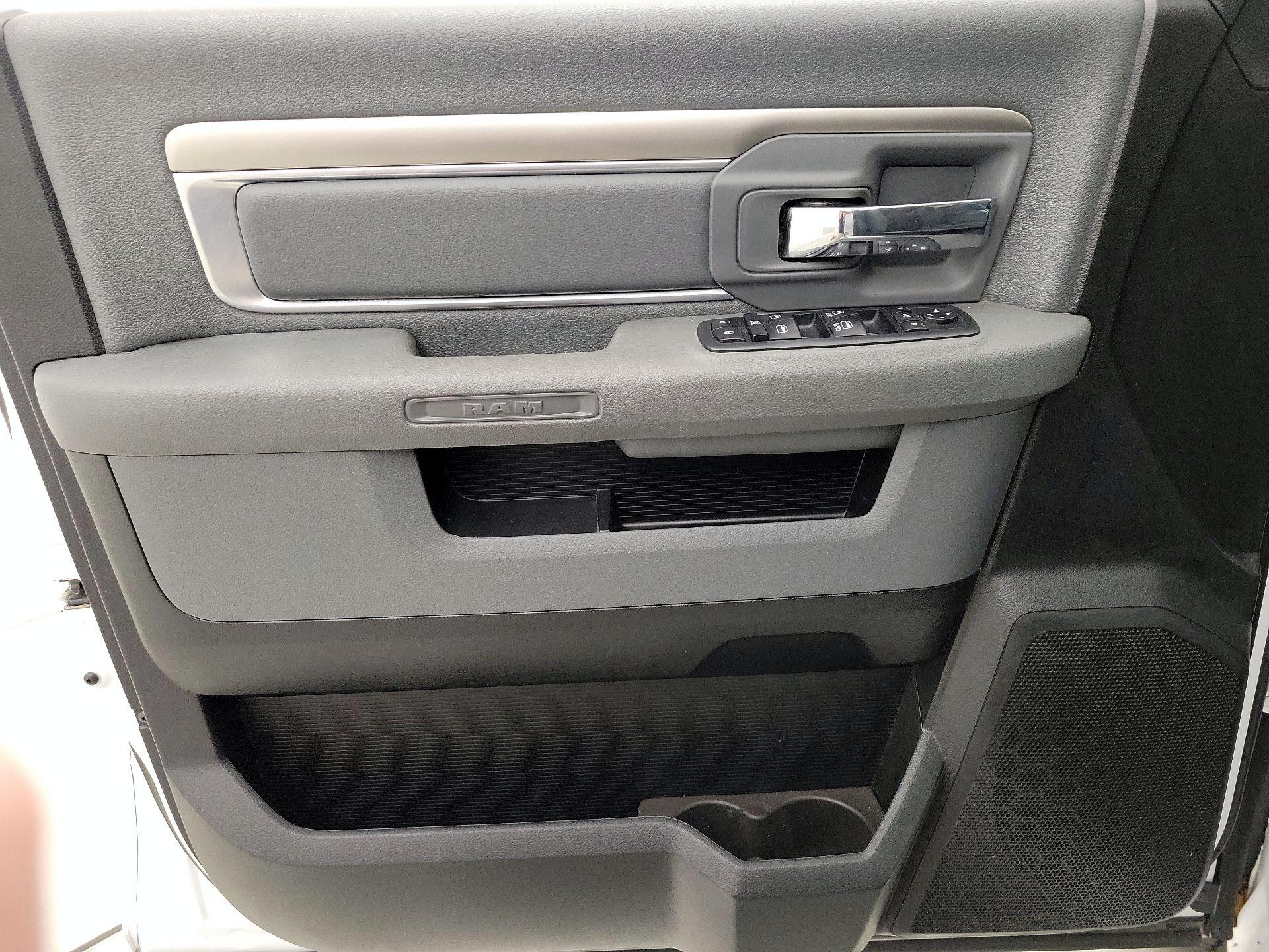 Thumbnail: 2019 RAM 1500 Classic - 12