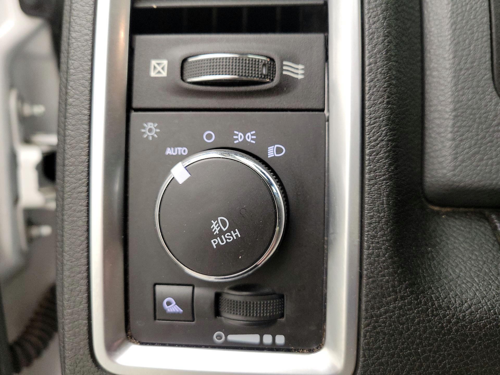 Thumbnail: 2019 RAM 1500 Classic - 13