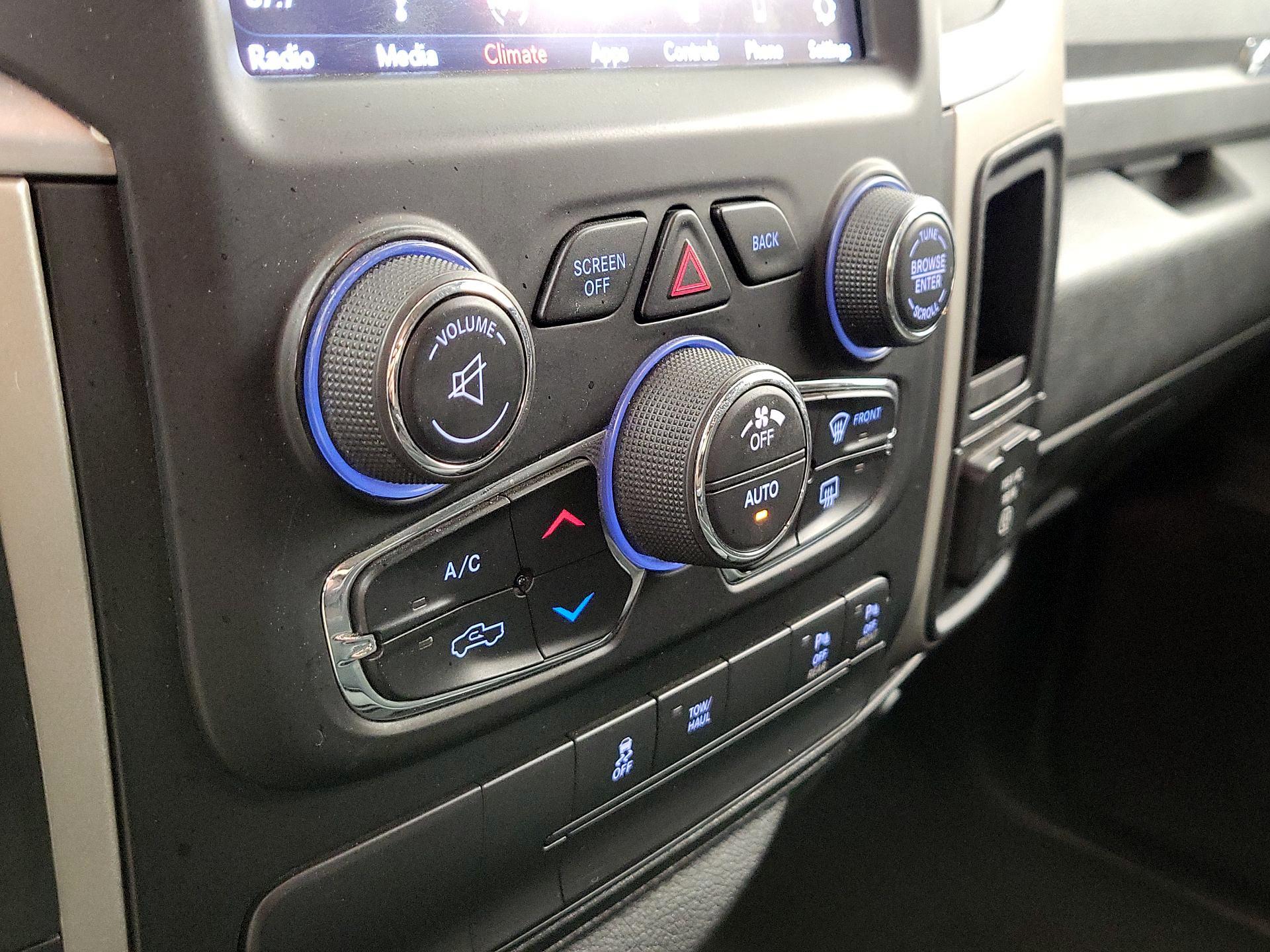 Thumbnail: 2019 RAM 1500 Classic - 16