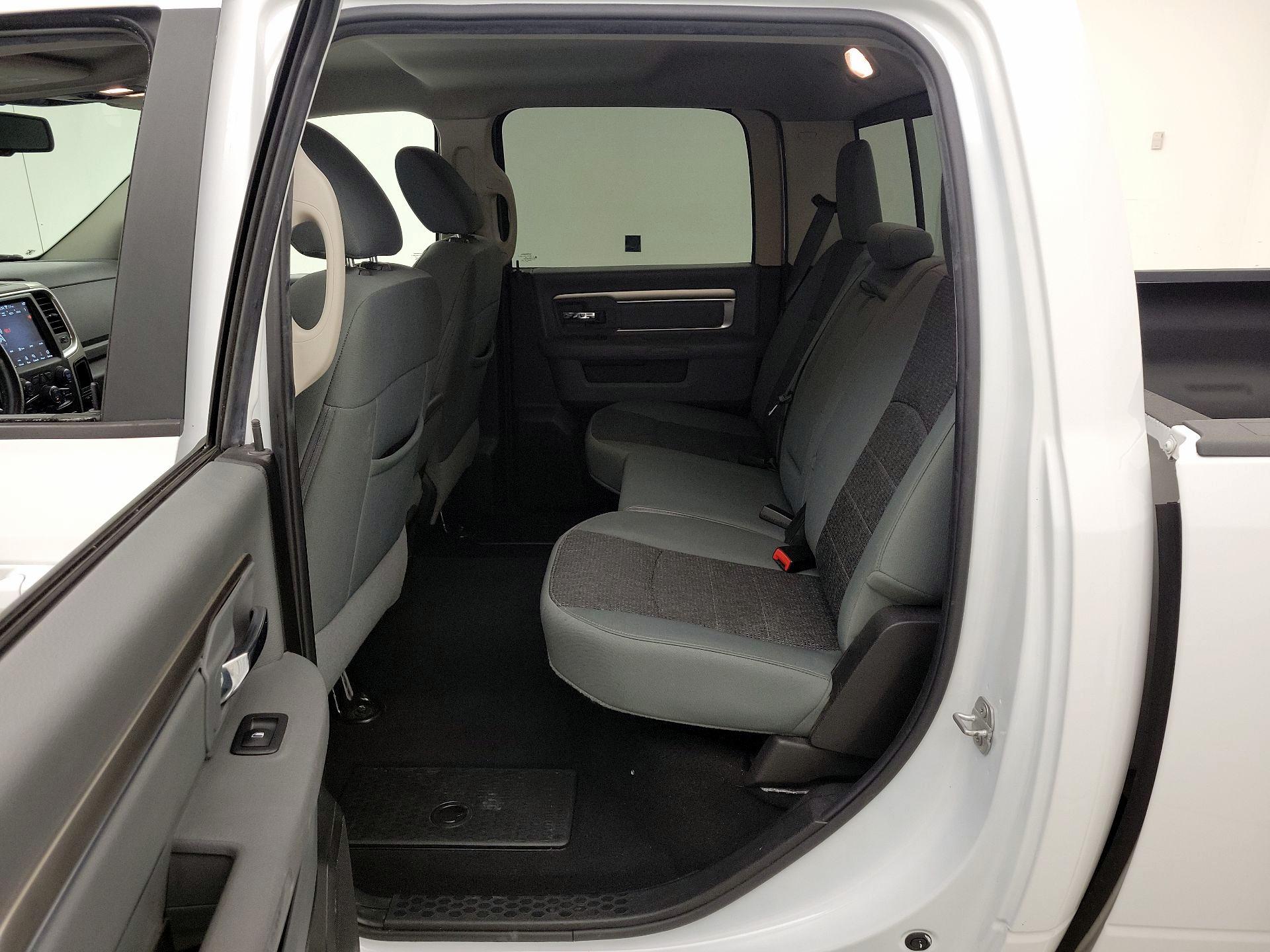 Thumbnail: 2019 RAM 1500 Classic - 19