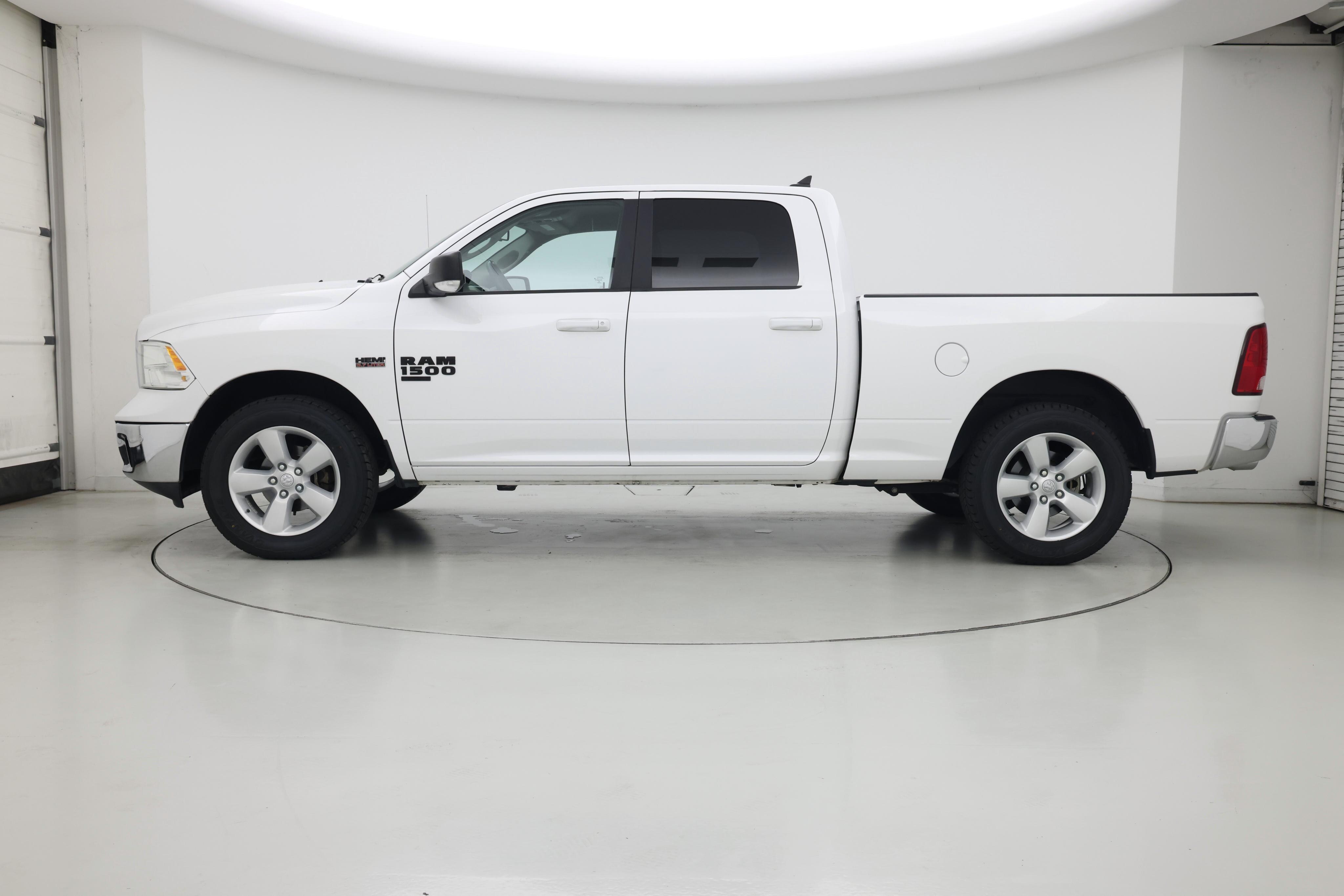 Thumbnail: 2019 RAM 1500 Classic - 3