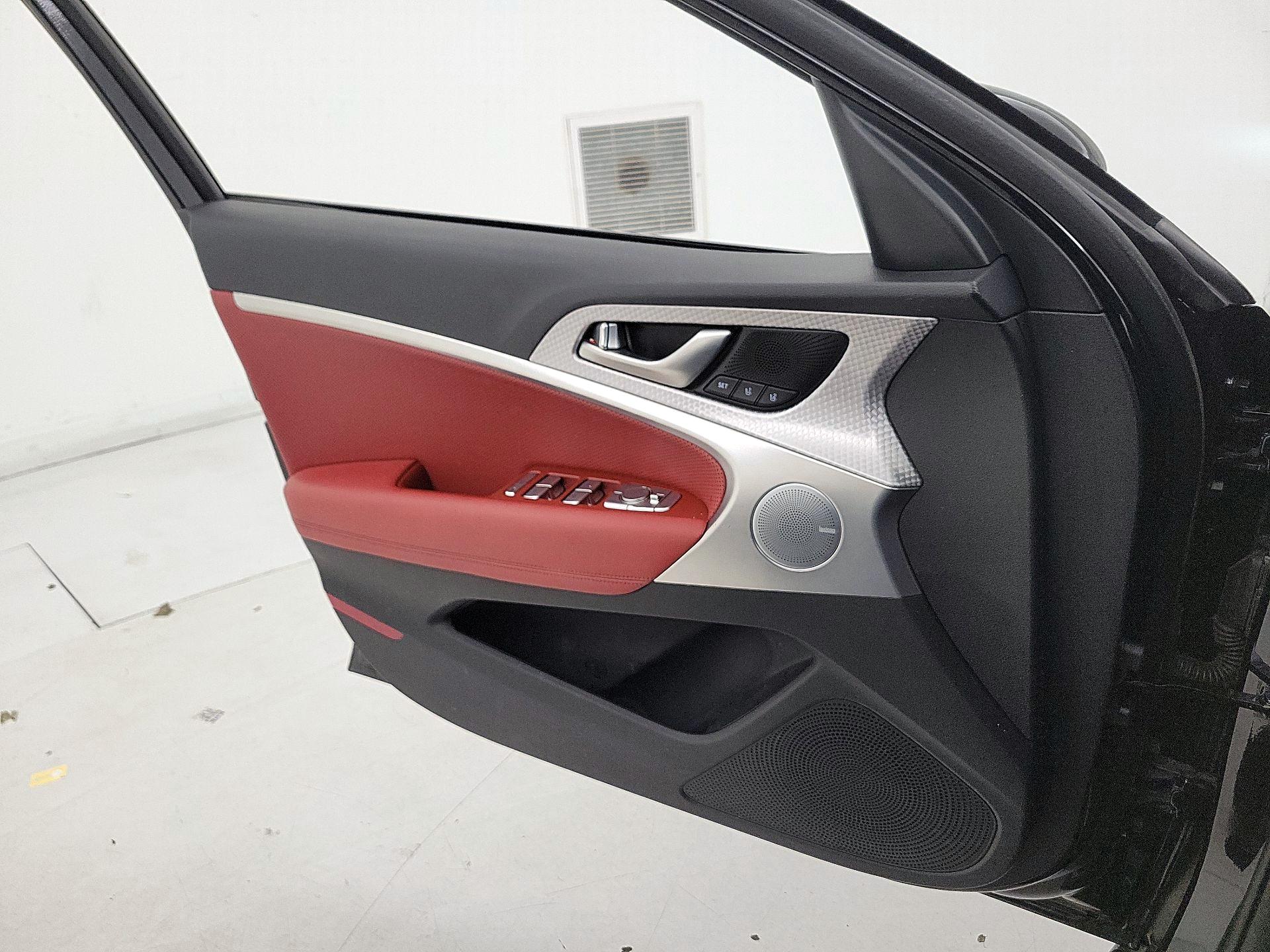 Thumbnail: 2023 Genesis G70 - 12