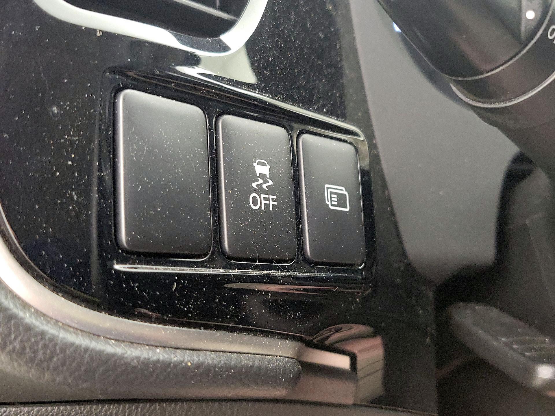 Thumbnail: 2018 Mitsubishi Outlander - 13