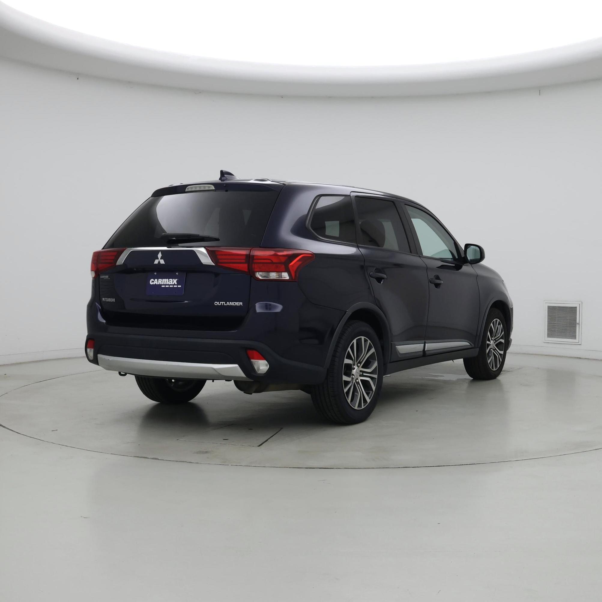 Thumbnail: 2018 Mitsubishi Outlander - 8