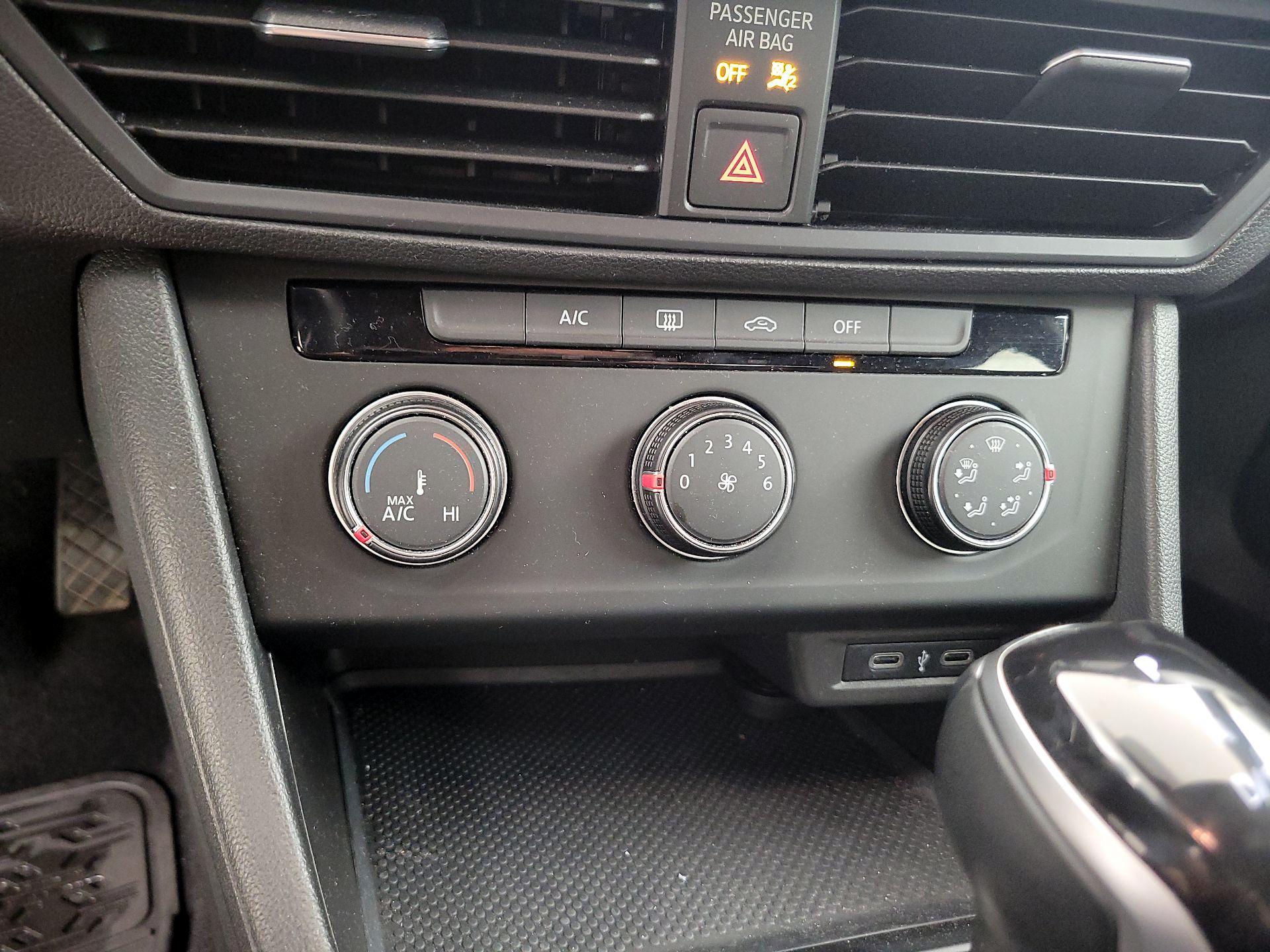 Thumbnail: 2022 Volkswagen Jetta - 16