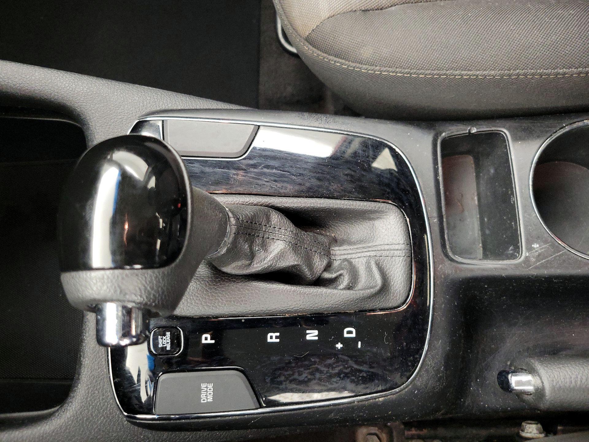 Thumbnail: 2018 Kia Forte - 17