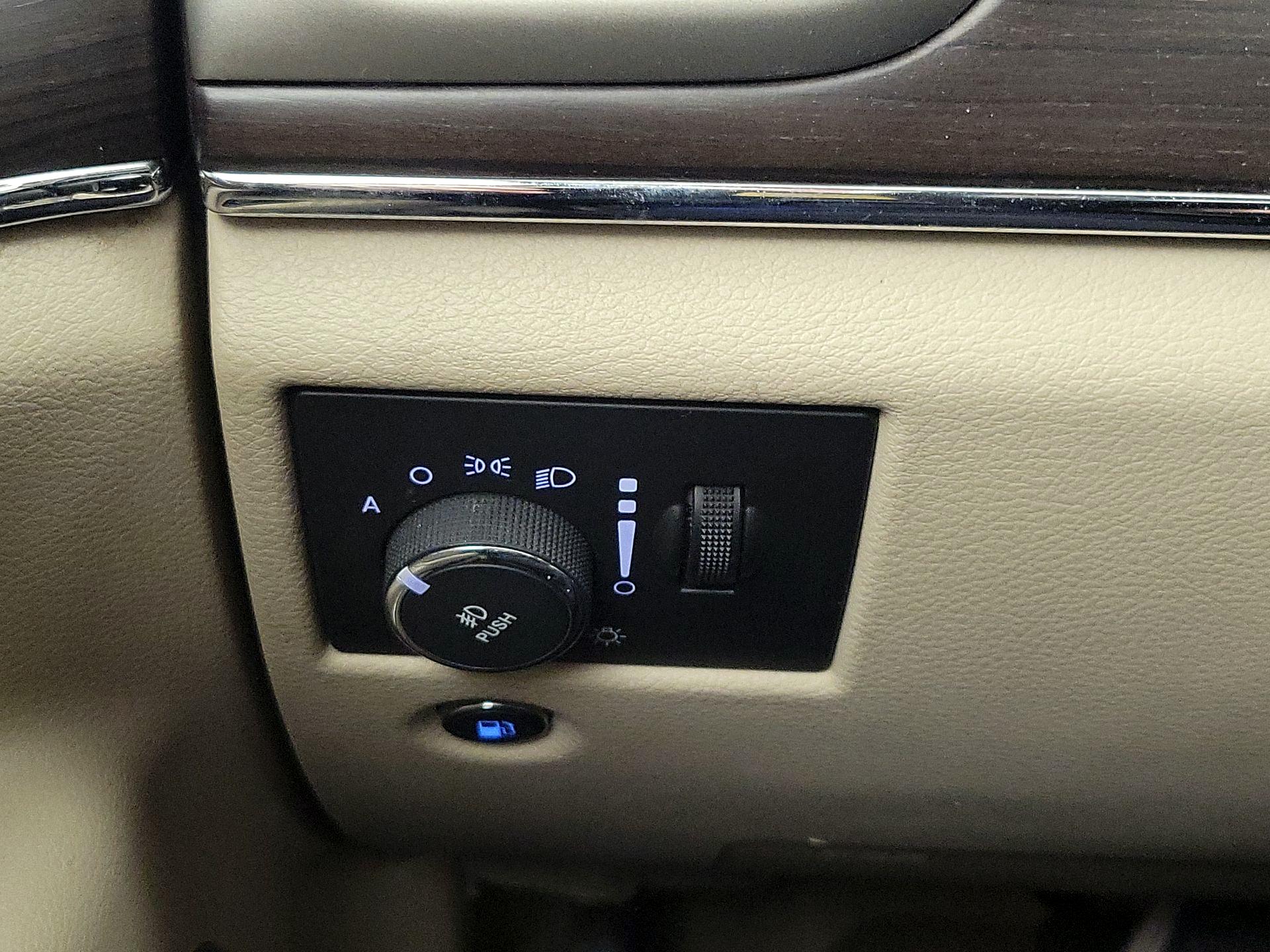 Thumbnail: 2015 Jeep Grand Cherokee - 13