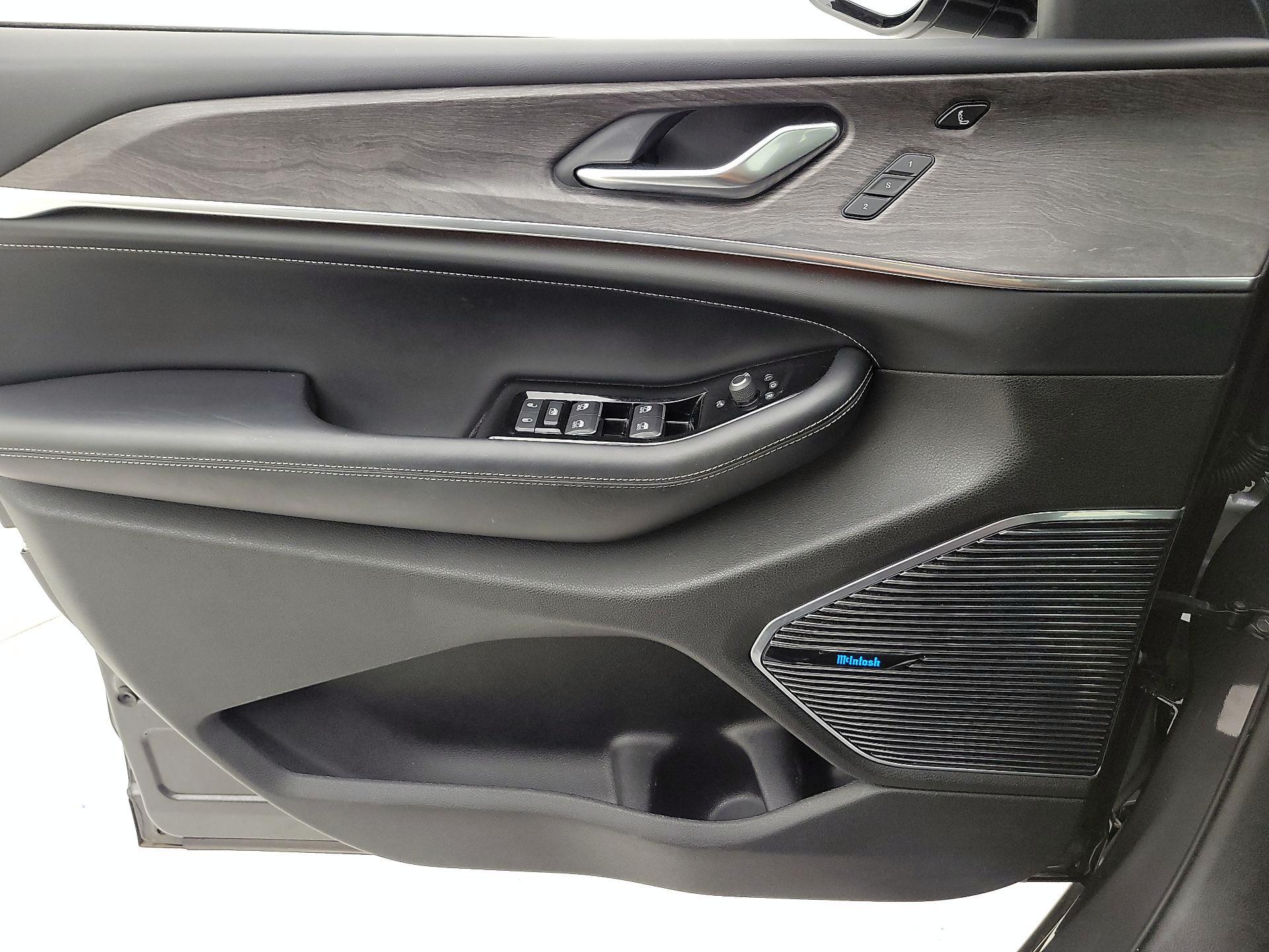 Thumbnail: 2022 Jeep Grand Cherokee - 12