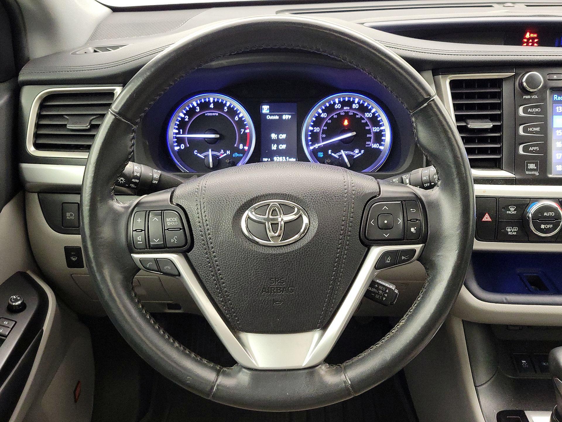 Thumbnail: 2019 Toyota Highlander - 10