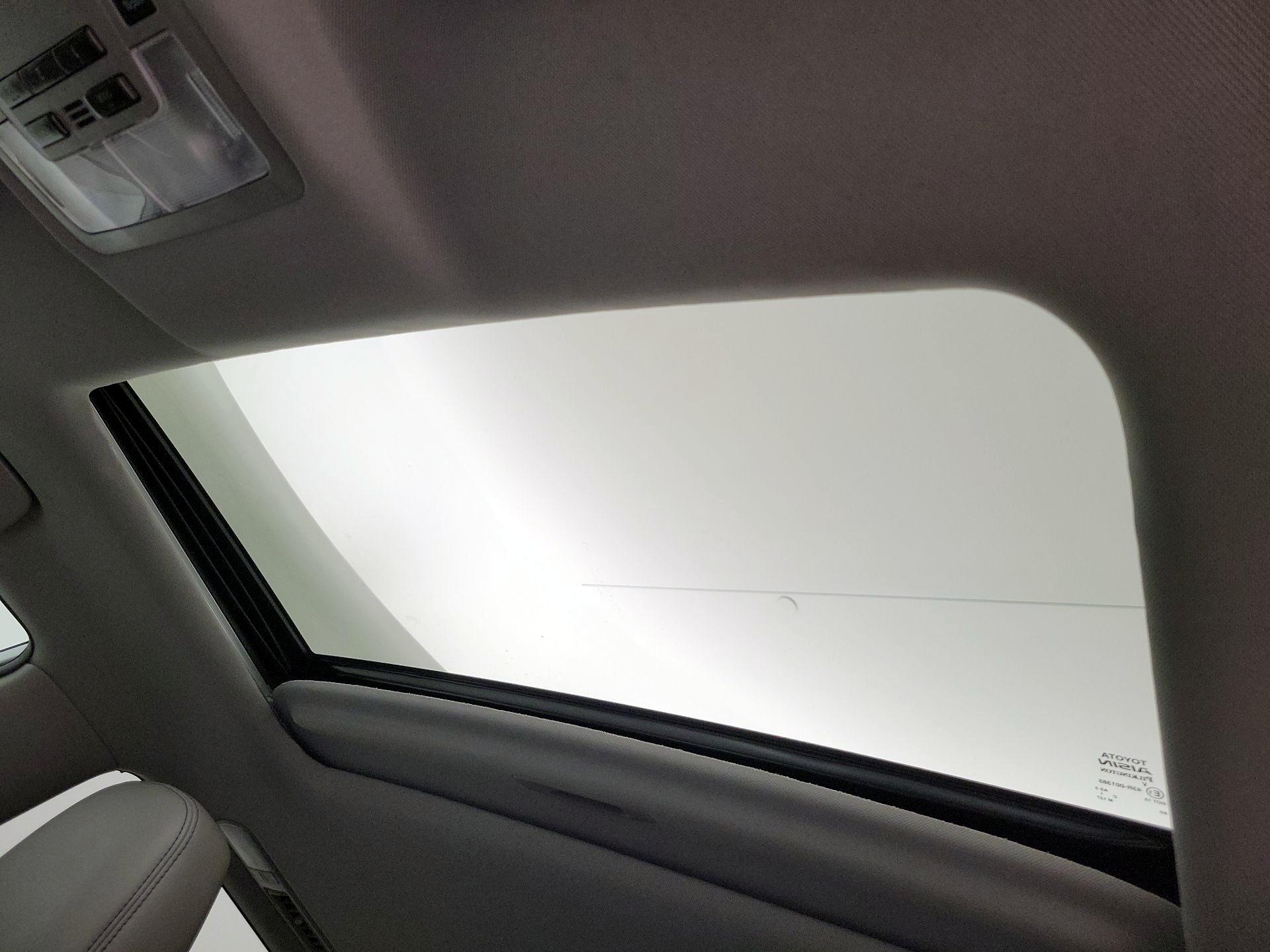 Thumbnail: 2019 Toyota Highlander - 19